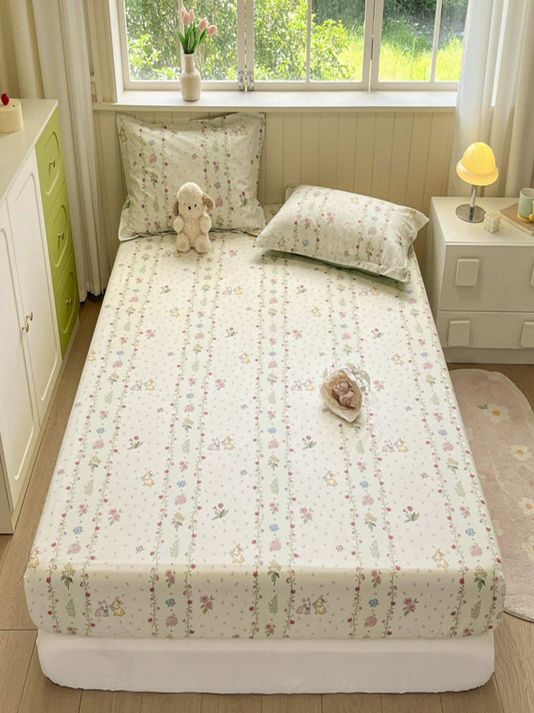 

JC HOME Cream-Coloured & Green Floral Cotton 220 TC Fitted King Bedsheet Set-1.8 cm x 2 m