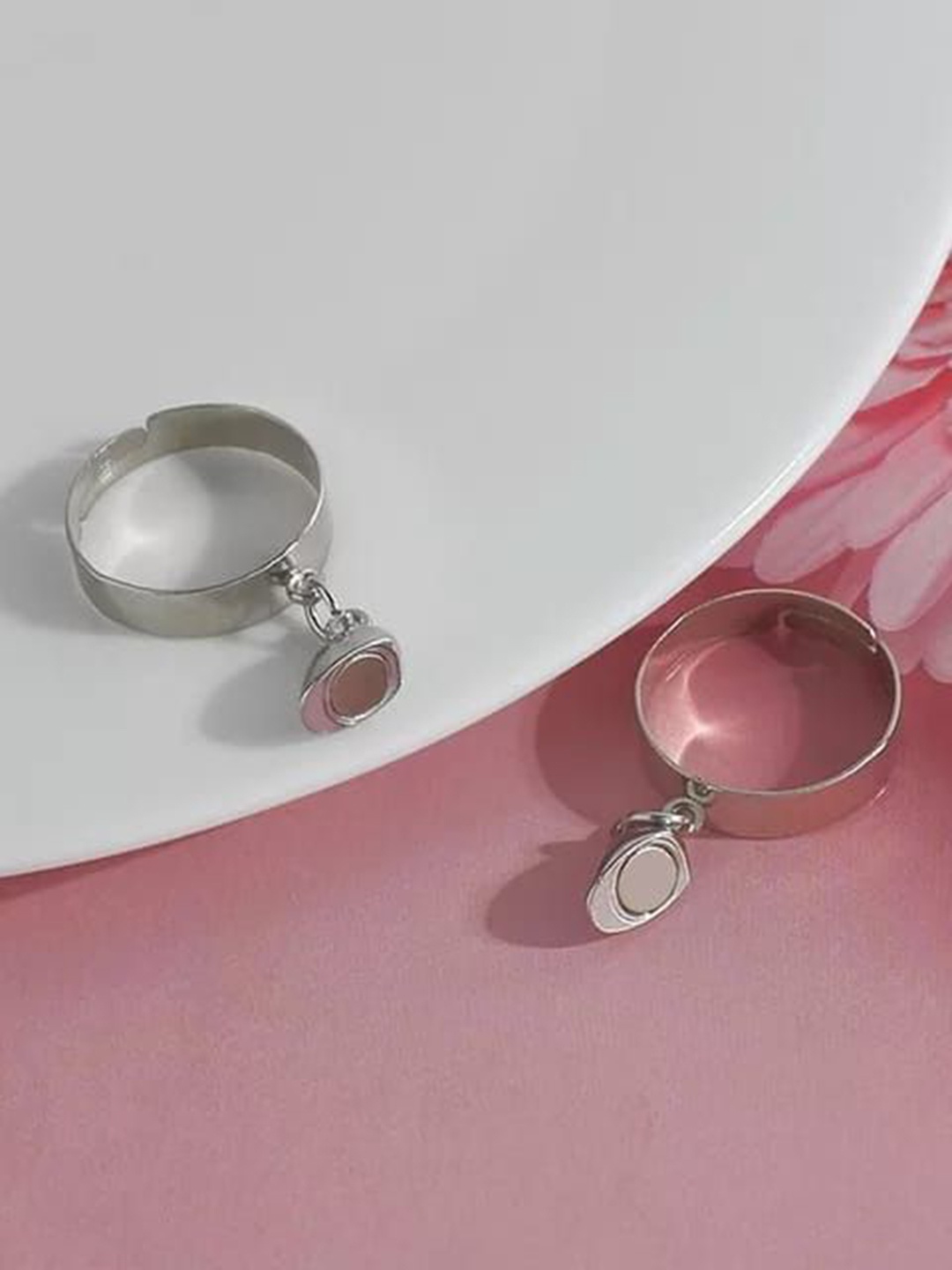 

YU FASHIONS Set Of 2 Silver-Plated Joint Magnetic Heart Dual Couple Friend Finger Ring