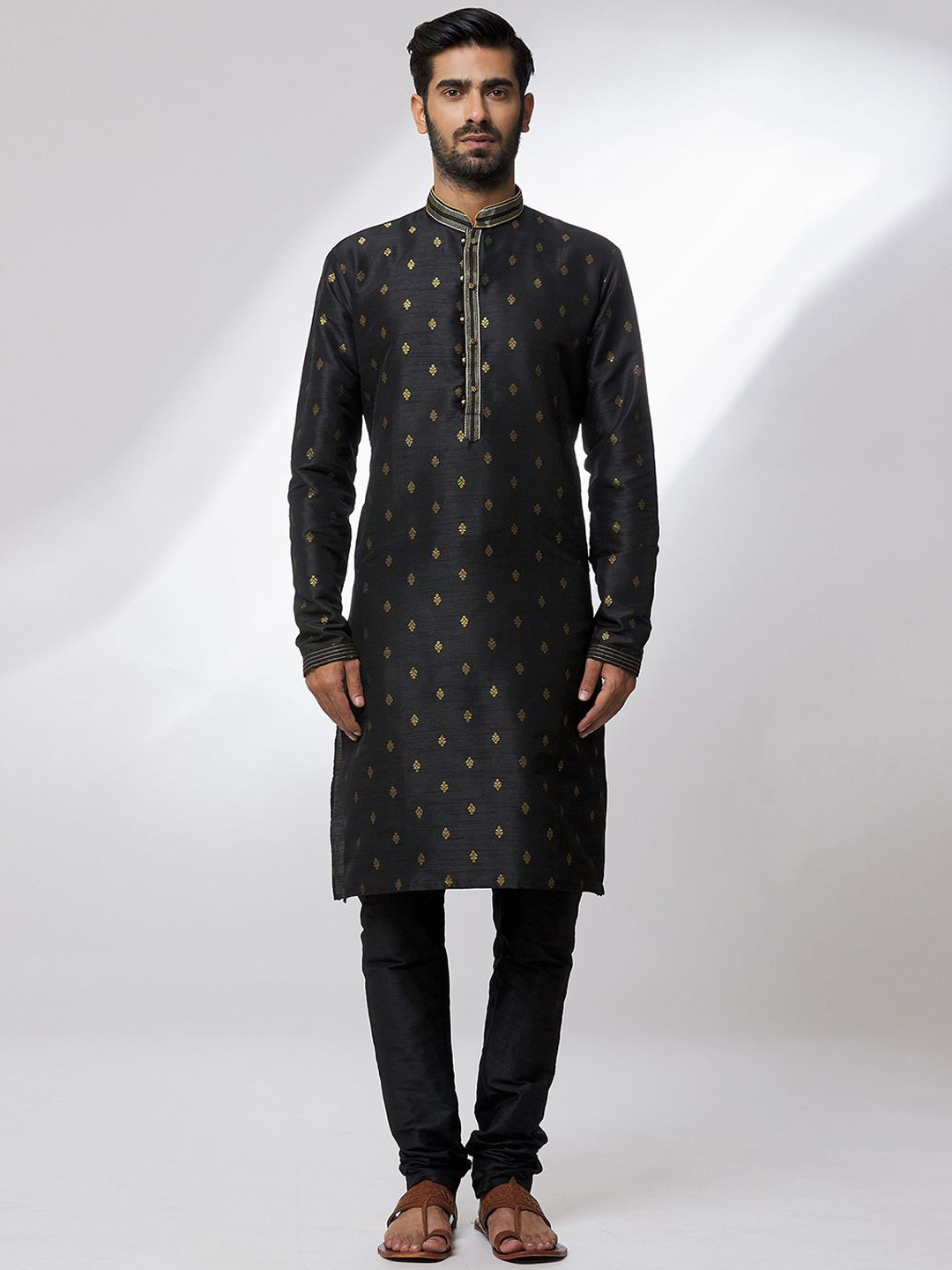 

Samyukta Singhania Floral Printed Mandarin Collar Straight Kurta With Trousers, Black