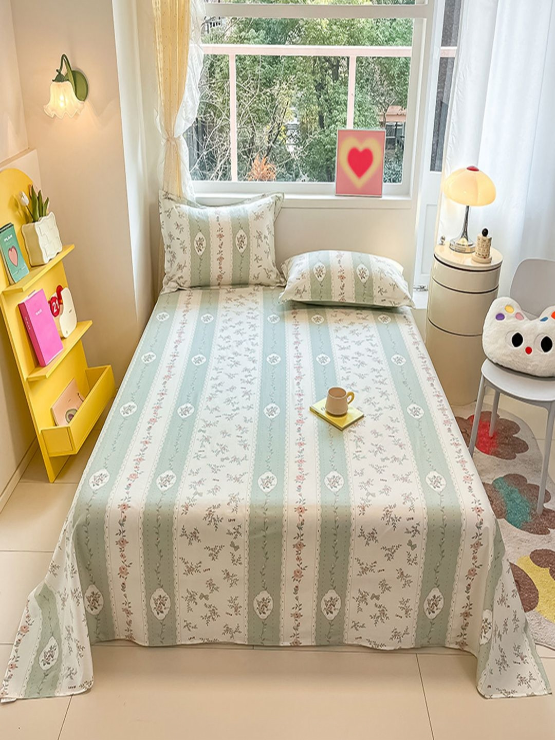 

JC HOME Cream-Coloured & Green Floral Cotton 220 TC Super King Bedsheet Set-2.3 m x 2.5 m