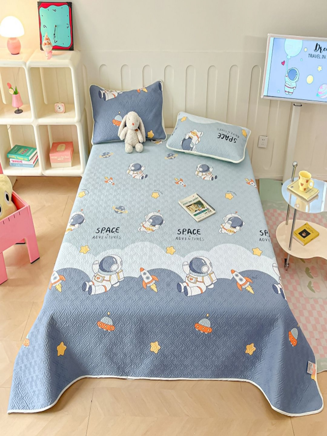 

JC HOME Blue & White Graphic Printed Pure Cotton Queen Bed Cover Set