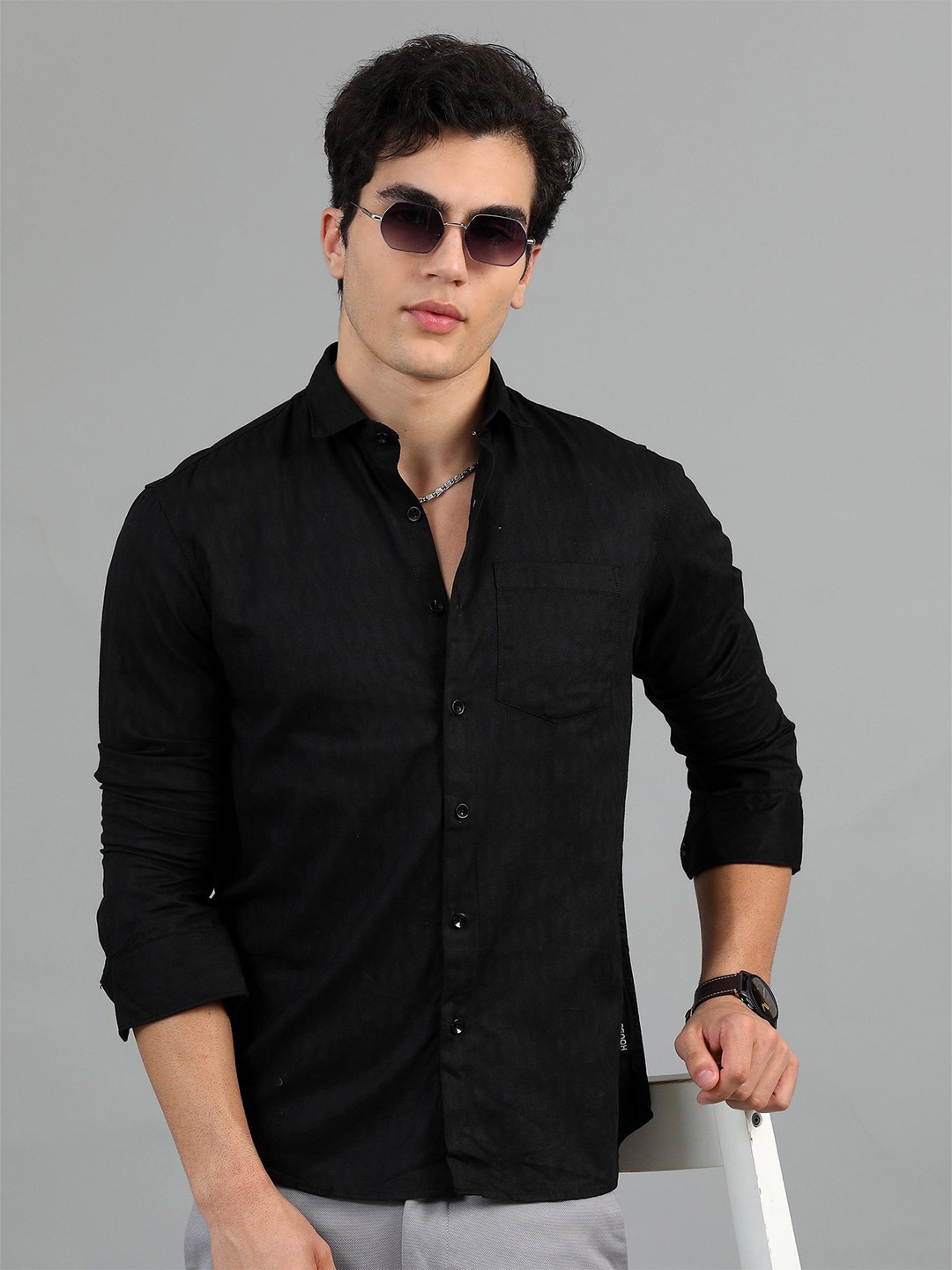 

HOUSE OF MAHNOTS Men Classic Spread Collar Textured Casual Shirt, Black
