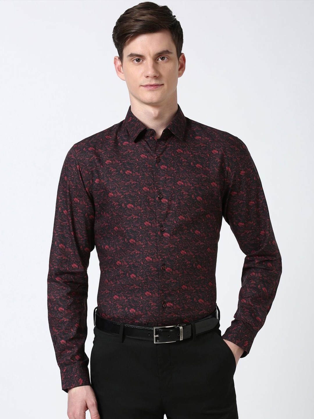 

Peter England Men Spread Collar Floral Printed Cotton Slim Fit Casual Shirt, Black