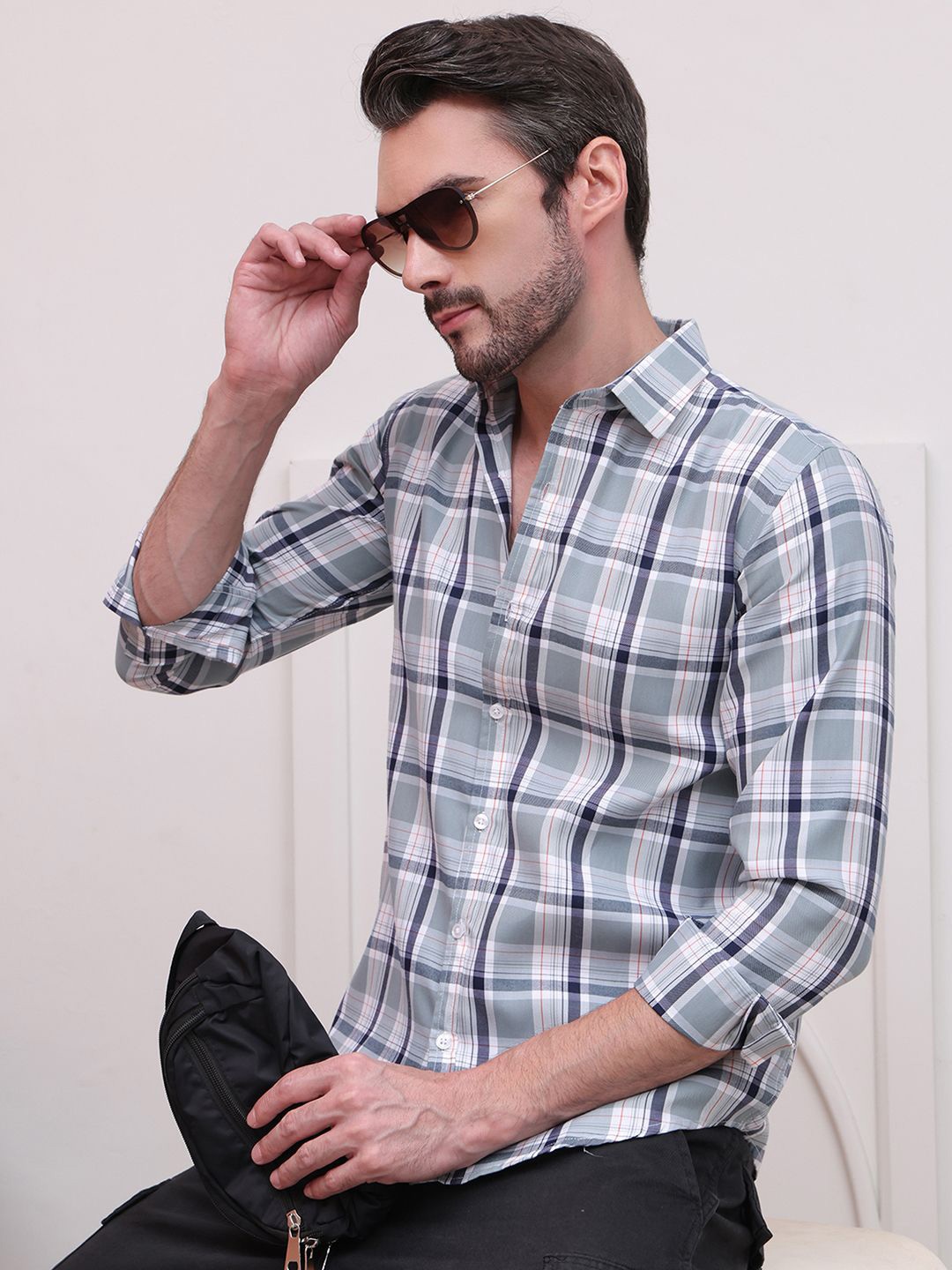 

Indian Needle Men Classic Spread Collar Checked Cotton Casual Shirt, Grey