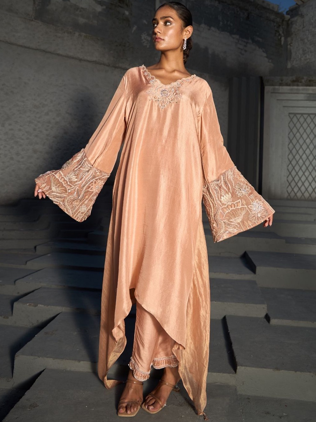 

Shreeka Floral Embroidered Sequinned Dupion Silk Asymmetric Kurta With Trousers, Peach