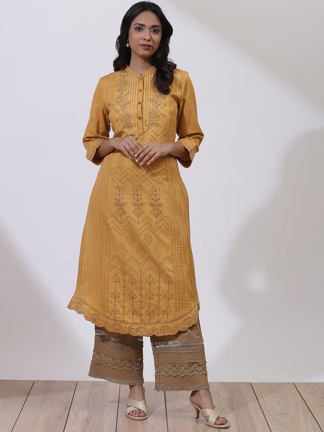 

Lakshita Floral Embroidered Thread Work Mandarin Collar Straight Kurta, Mustard