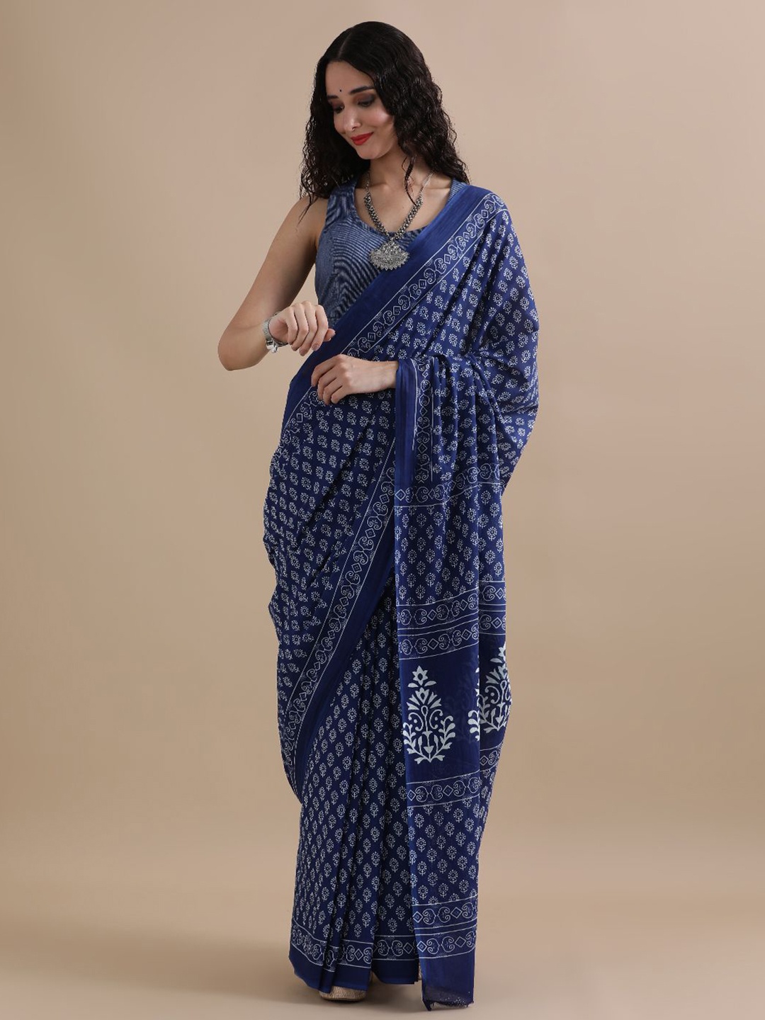 

Jaipur Kurti Floral Printed Pure Cotton Saree, Navy blue