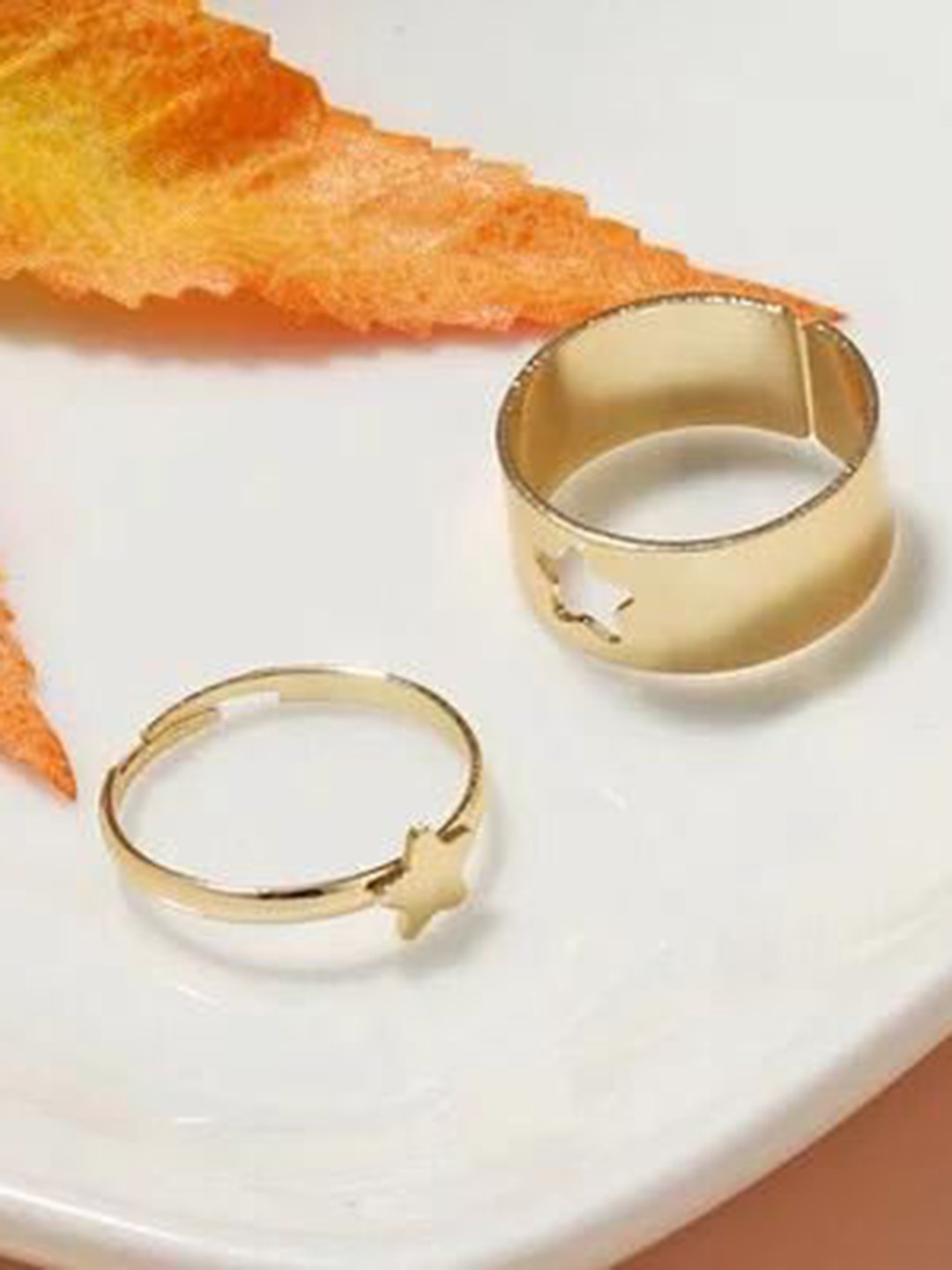 

YU FASHIONS Set Of 2 Gold-Plated Finger Rings, Silver