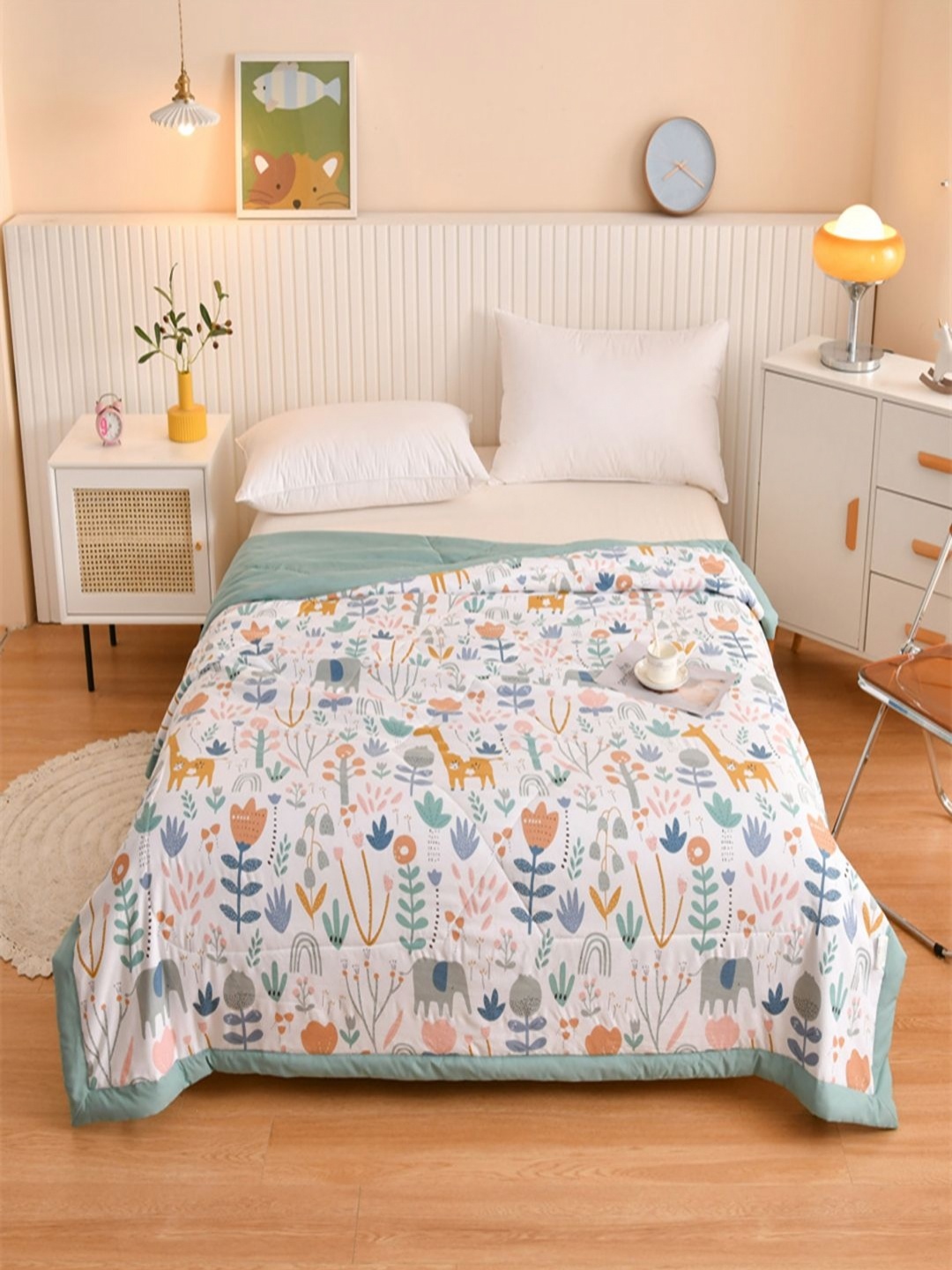 

JC HOME White & Blue Floral AC Room 300 GSM Single Bed Quilt