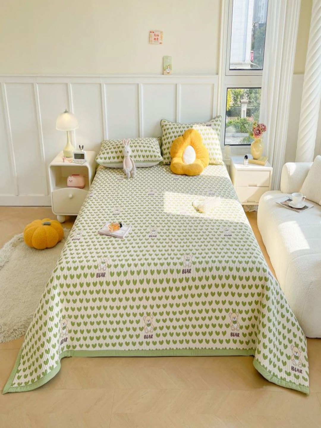 

JC HOME Green & White Printed 162 TC Queen Bed Cover With 2 Pillow Covers