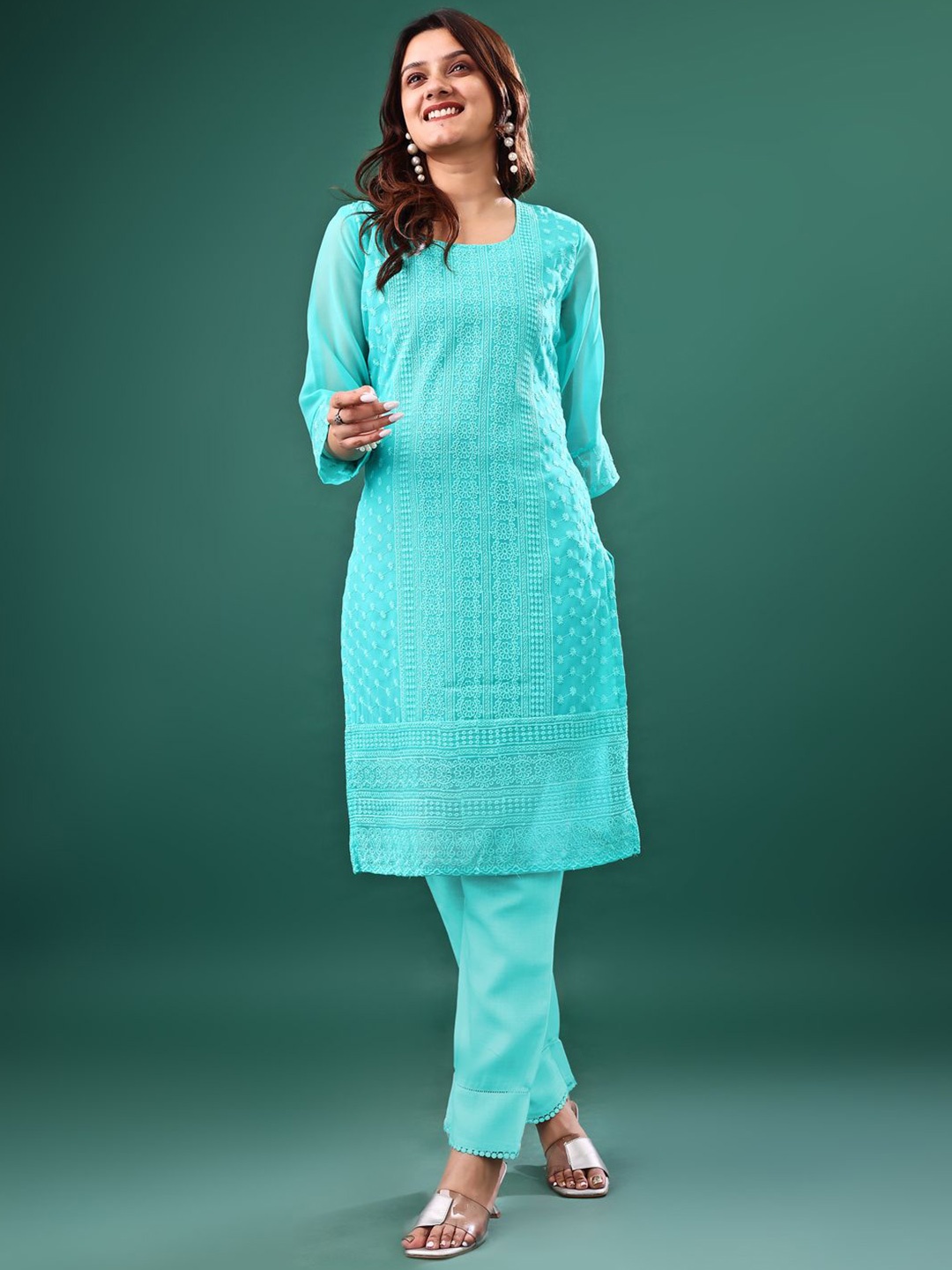 

KAYRAAH Women Woven Design Chikankari Embroidered Straight Kurta, Green