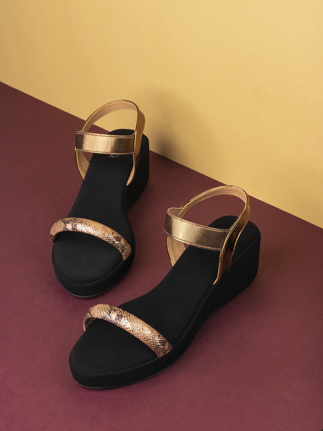 

Inc 5 Women Open Toe Wedge Heel Sandals, Gold