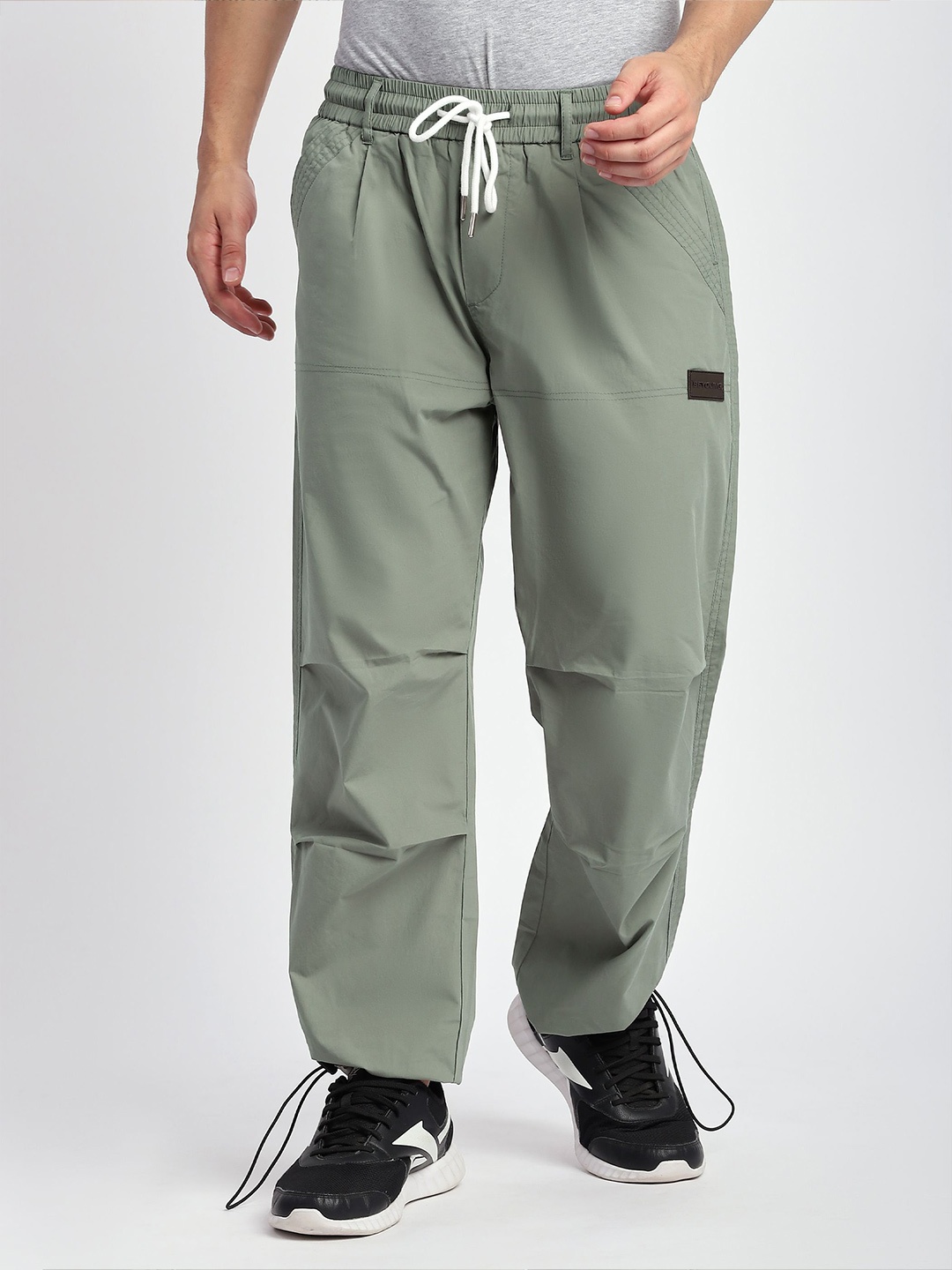 

Beyoung Men Regular Fit Mid-Rise Cotton Parachute Trousers, Green