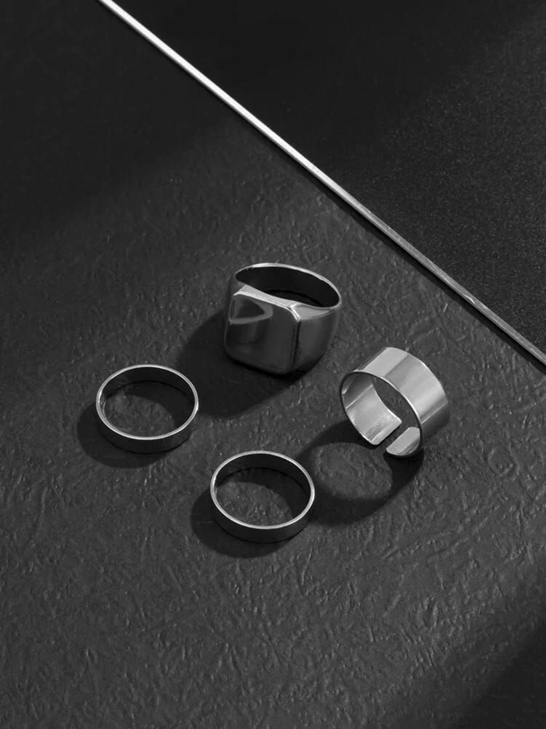 

YU FASHIONS Set Of 4 Stainless Steel Finger Rings, Silver