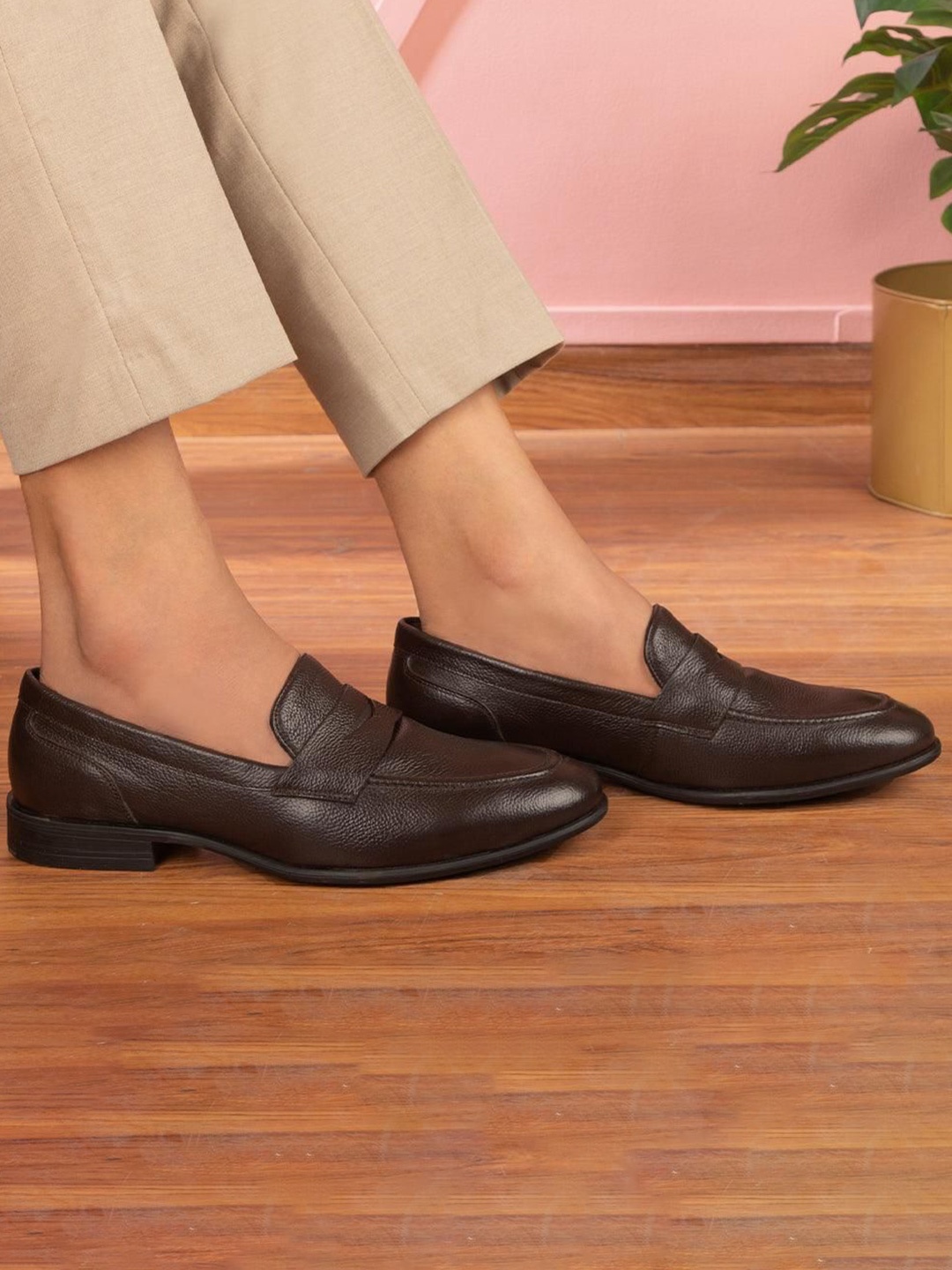

Tresmode Men Round Toe Comfort Insole Leather Loafers, Black