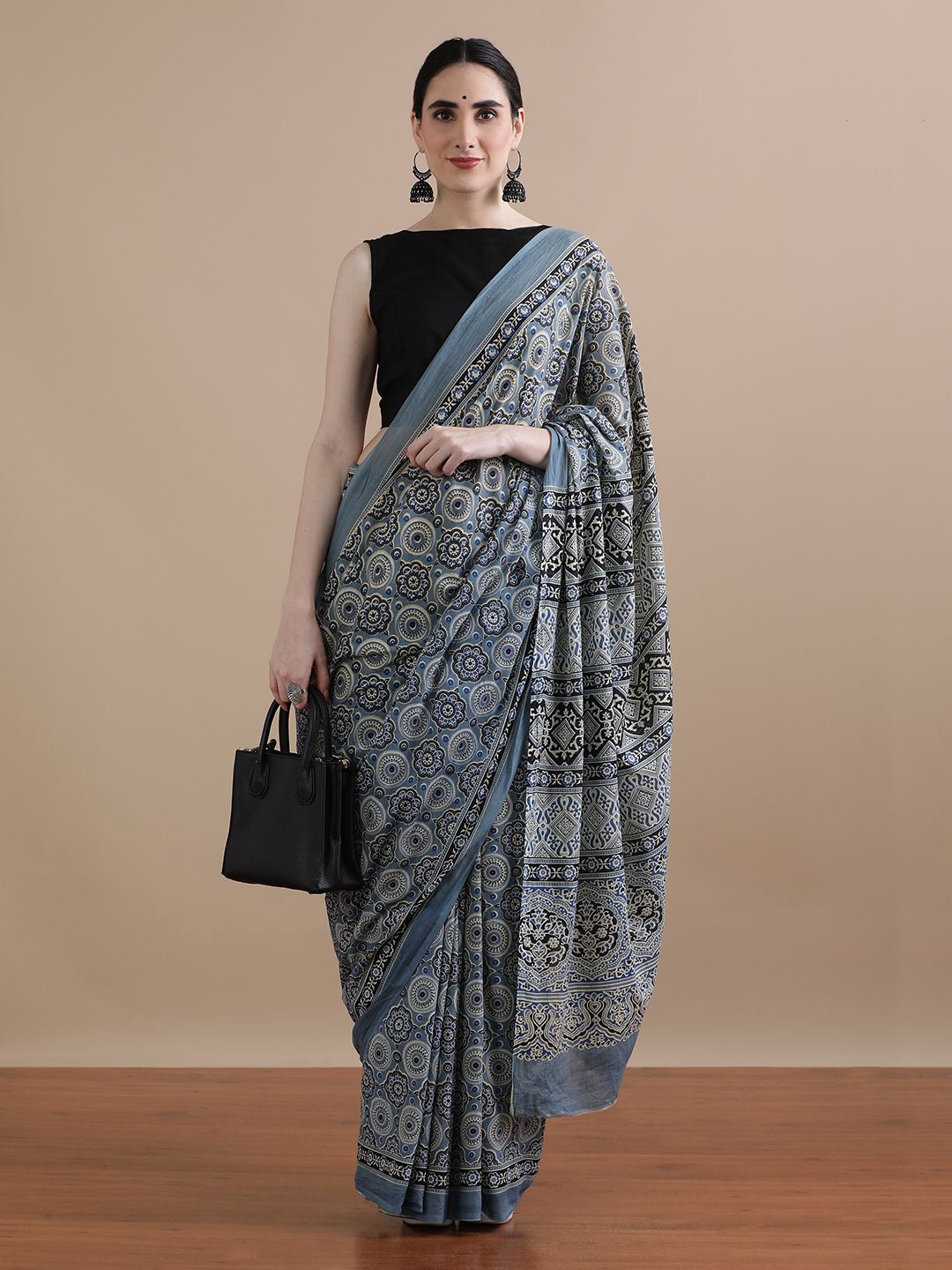 

Jaipur Kurti Floral Printed Pure Cotton Saree, Grey