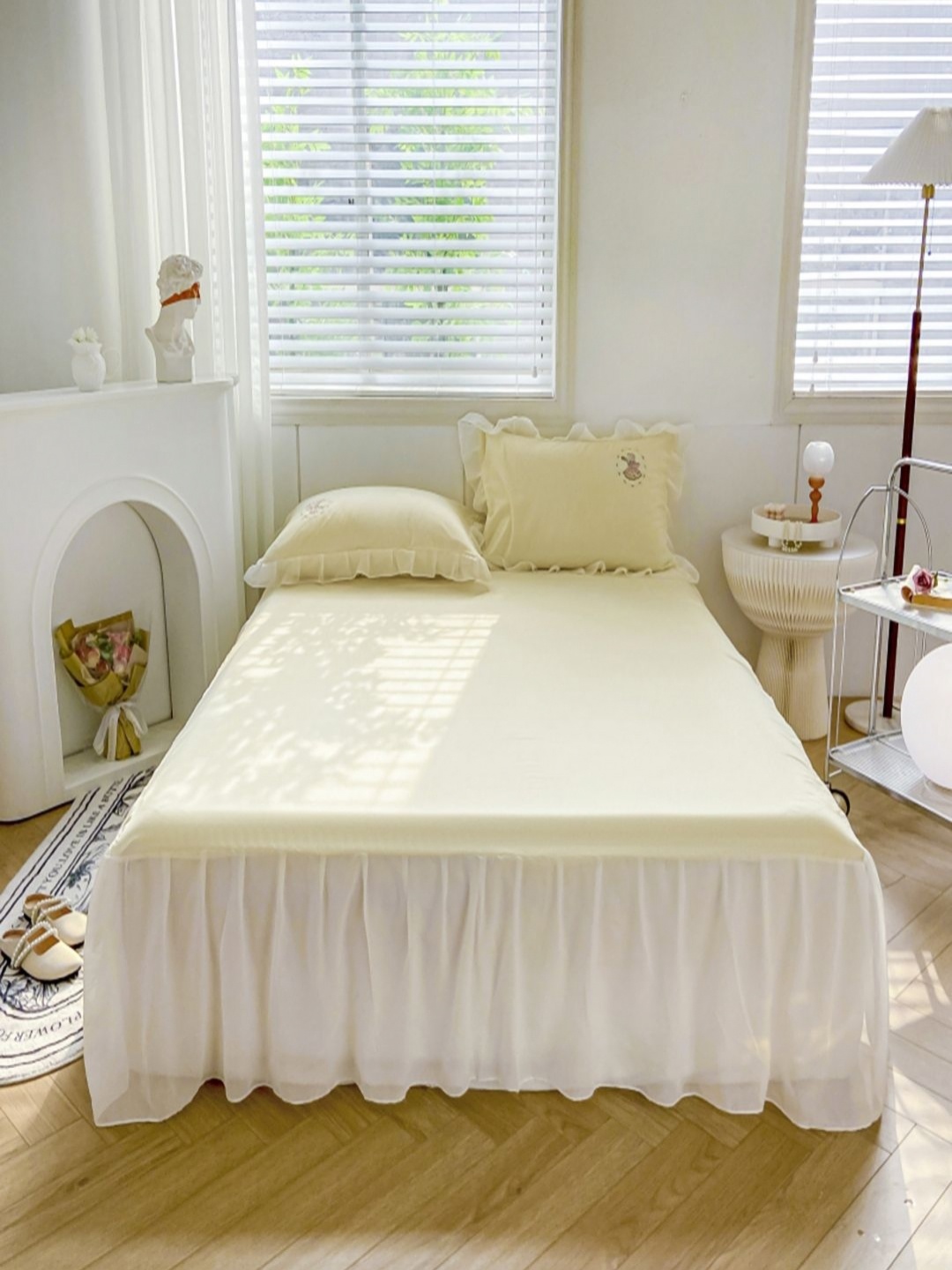 

JC HOME Yellow & White AC Room Double King Regular Bedding Set