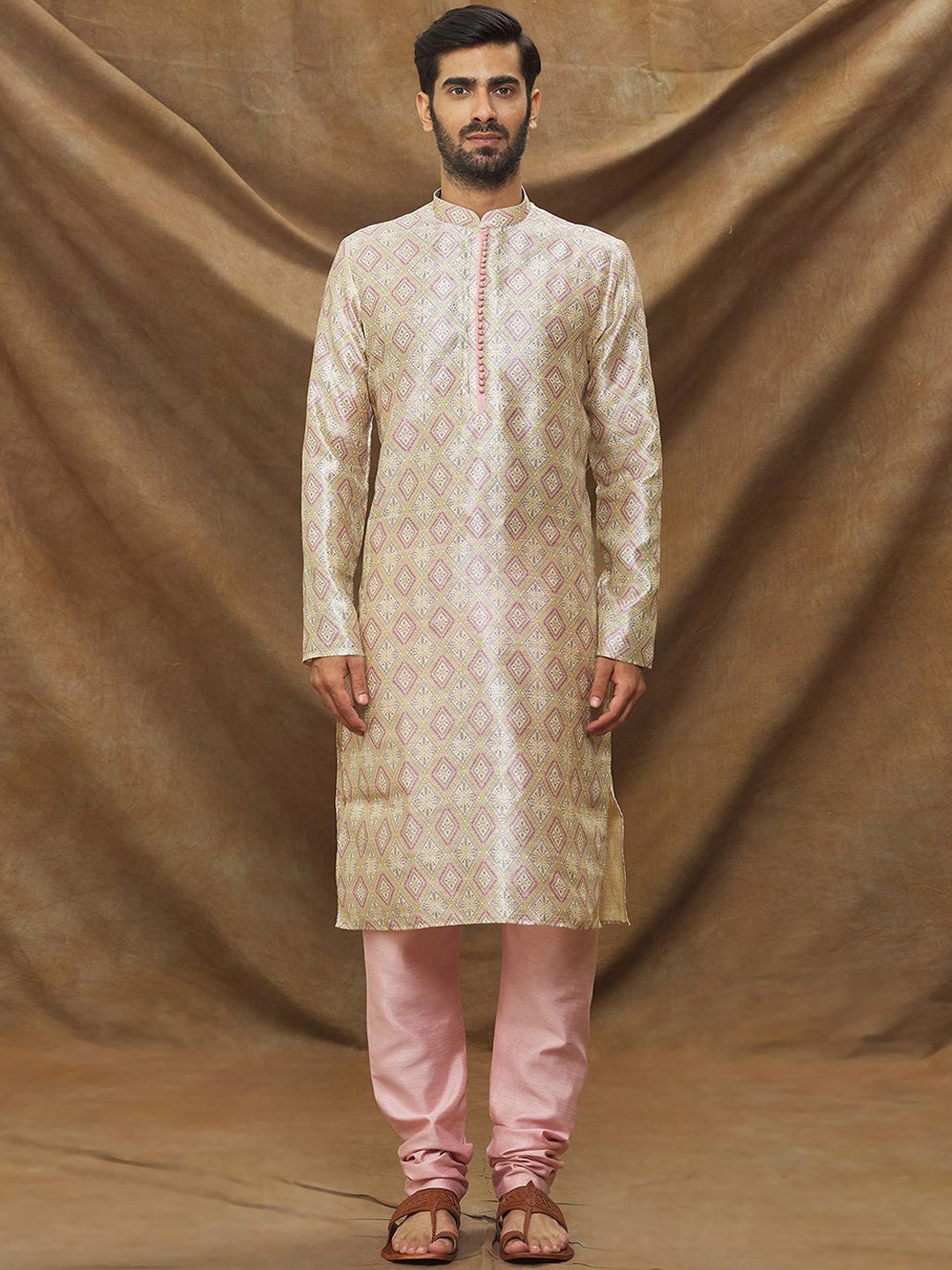 

Samyukta Singhania Geometric Printed Mandarin Collar Straight Kurta With Churidar, Pink