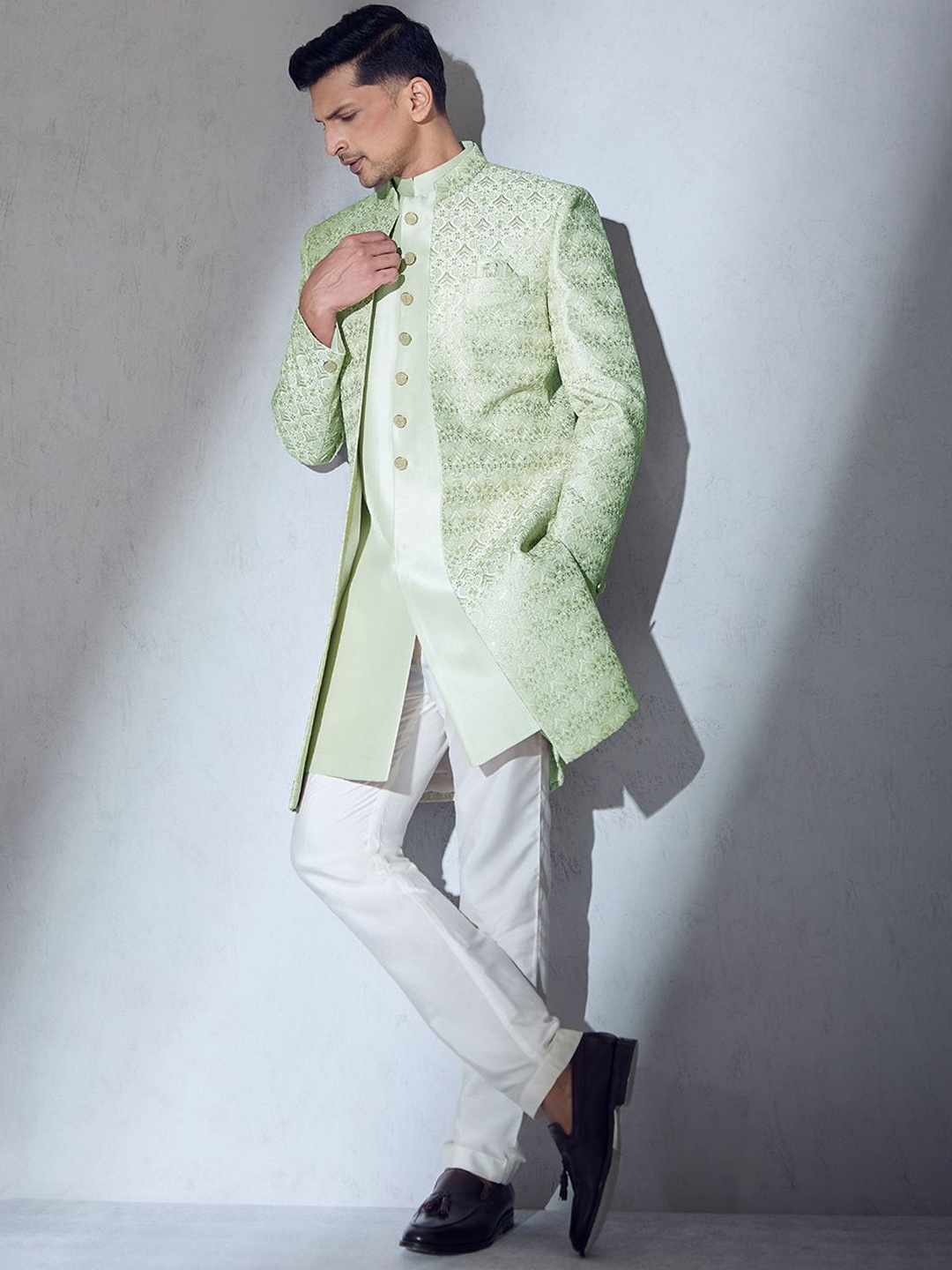 

Alaya Advani Men Embroidered Sherwani Jacket Kurta Set, Green