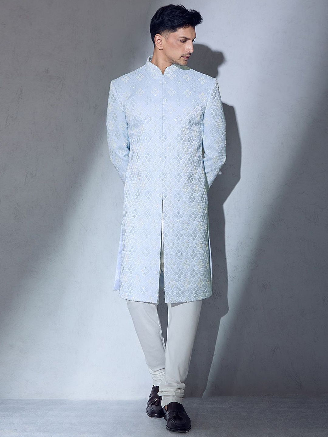 

Alaya Advani Men Embroidered Relaxed Fit Sherwani Set, Blue
