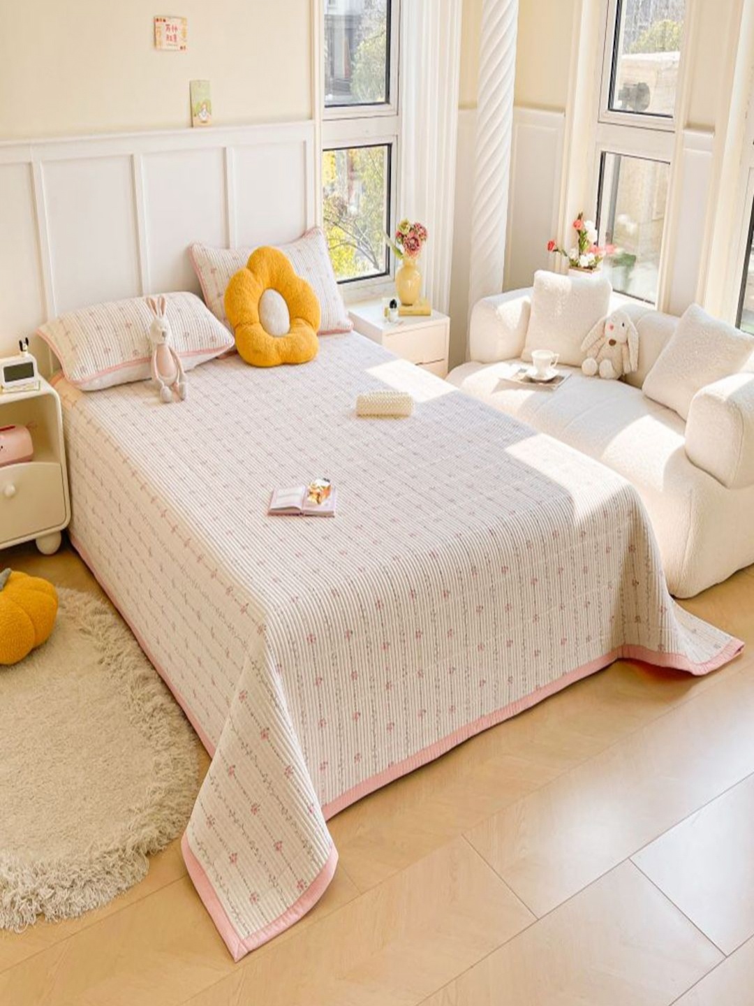 

JC HOME White & Pink Floral Printed Double King Bed Covers