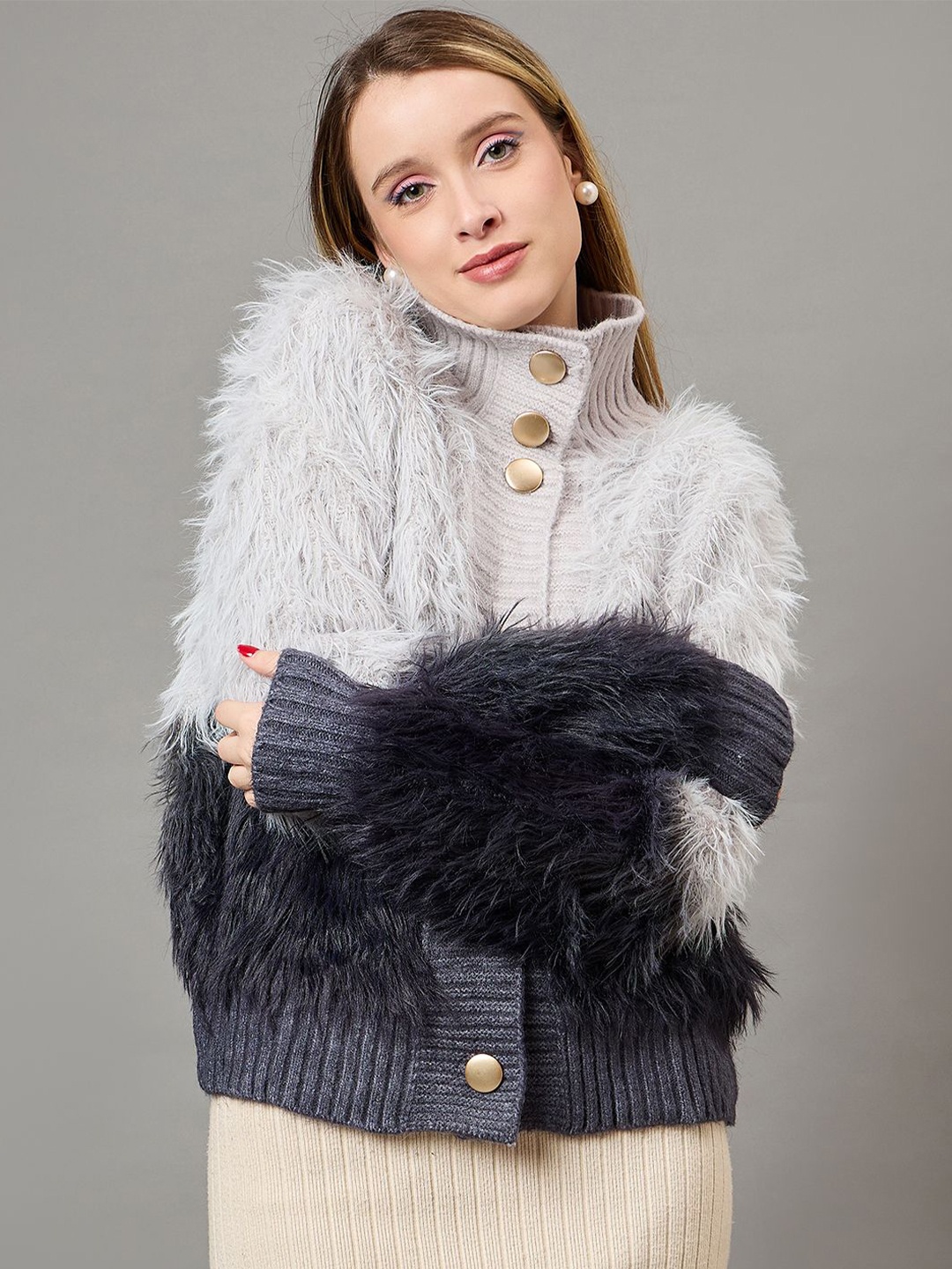 

KASMA Women Colourblocked Woollen Cardigan, Black