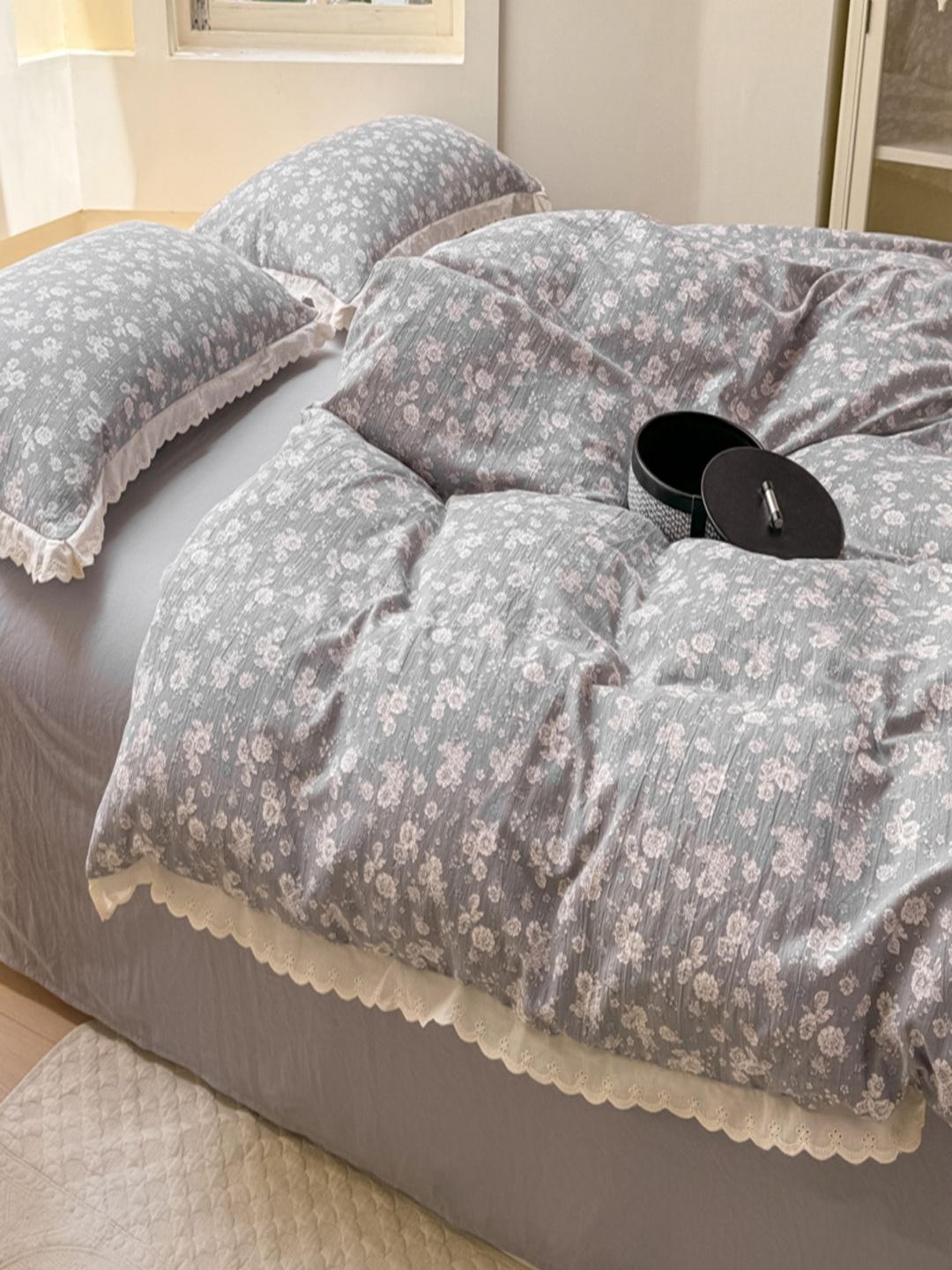 

JC HOME Grey & White Floral Polycotton 3 Piece Double Queen Regular Bedding Set