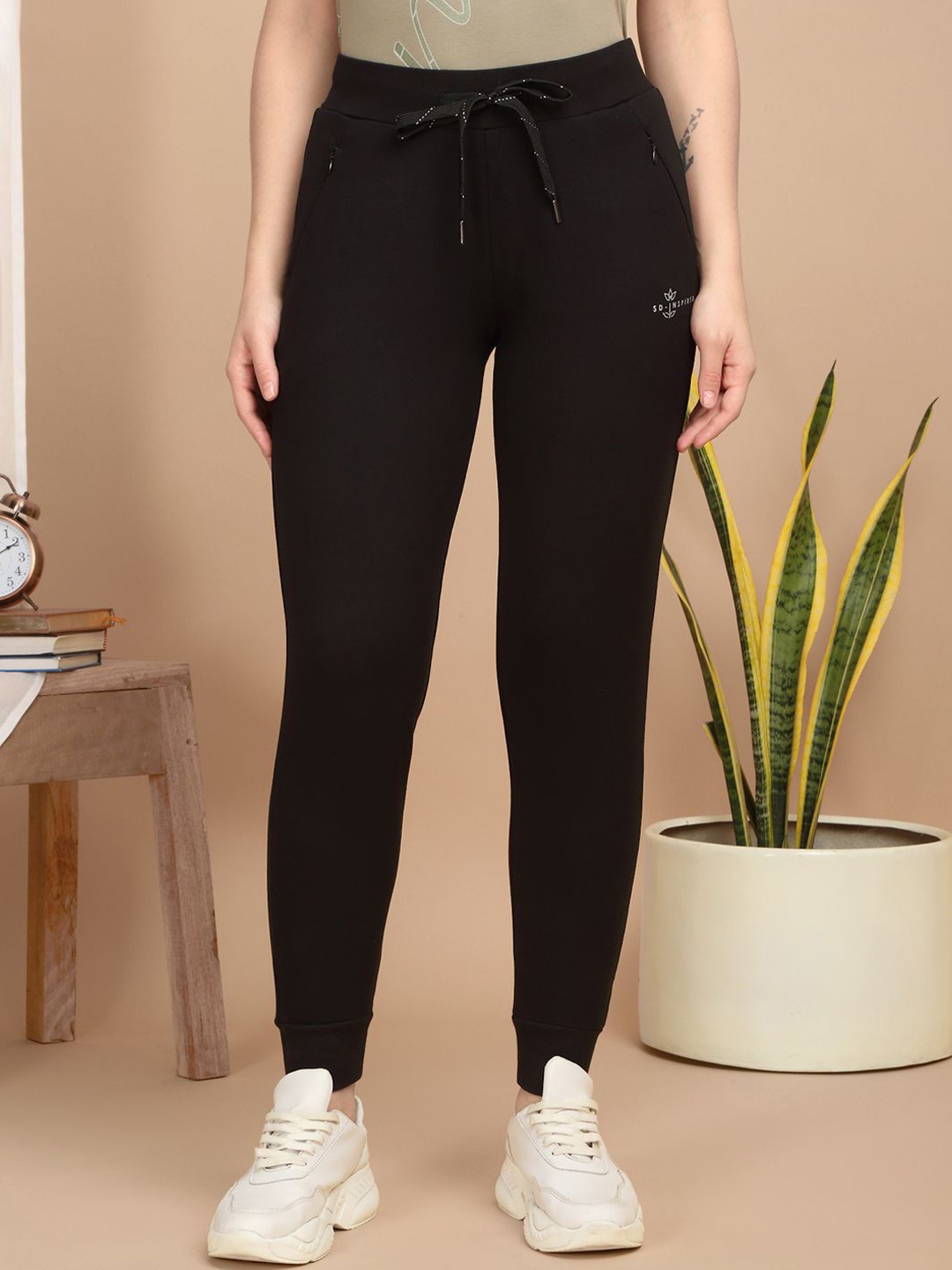 

Sweet Dreams Women Mid-Rise Joggers, Black