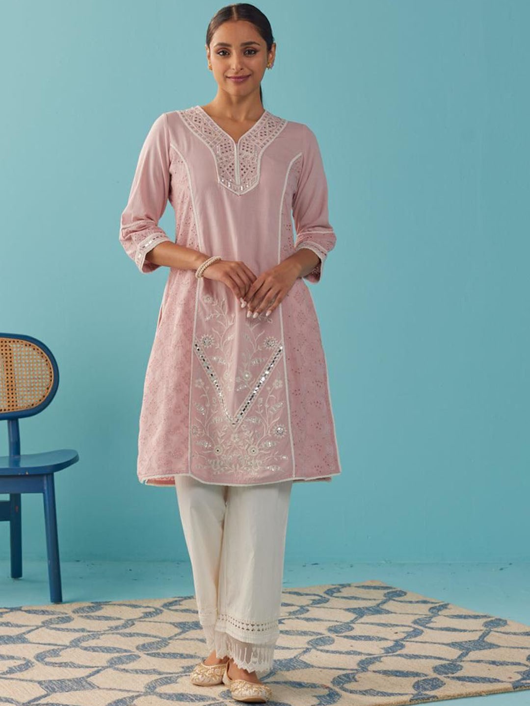 

Lakshita Floral Embroidered Mirror Work Kurta, Pink