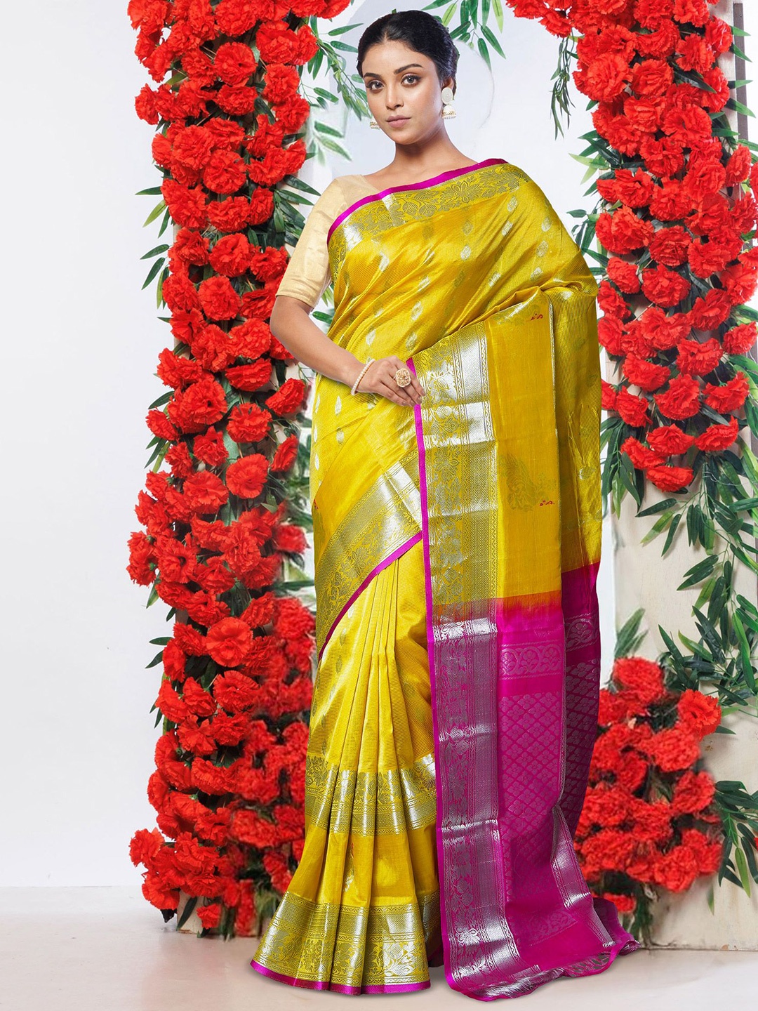 

Unnati Silks Woven Design Zari Handloom Kanjeevaram Saree, Yellow