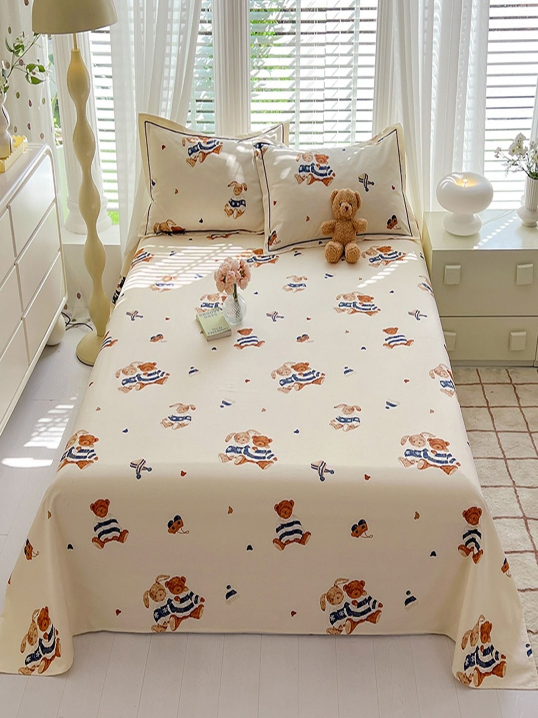 

JC HOME Cream-Coloured & Brown Graphic King Bedsheet with 2 Pillow Covers