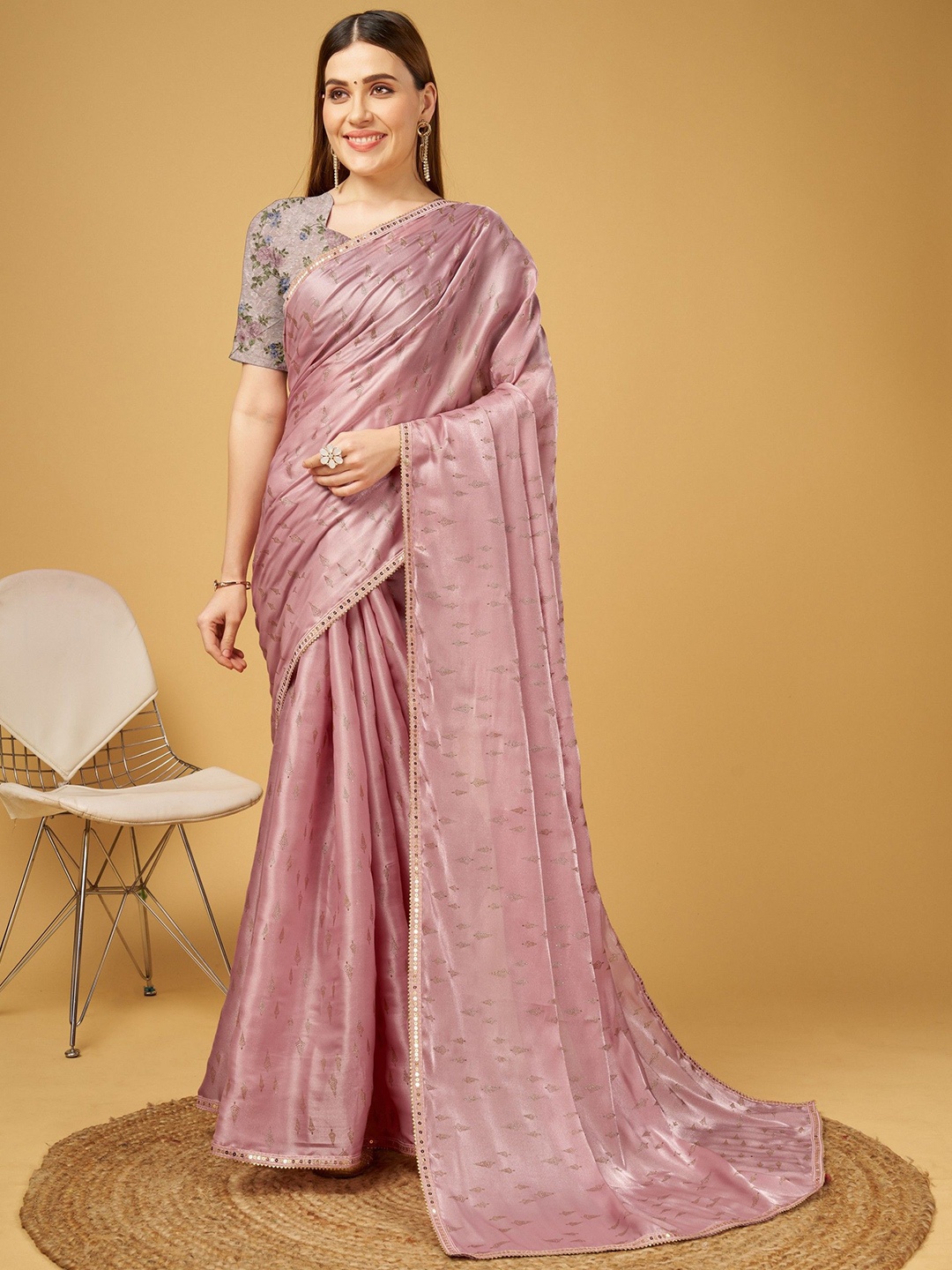 

DIVASTRI Embellished Sequinned Pure Crepe Saree, Pink