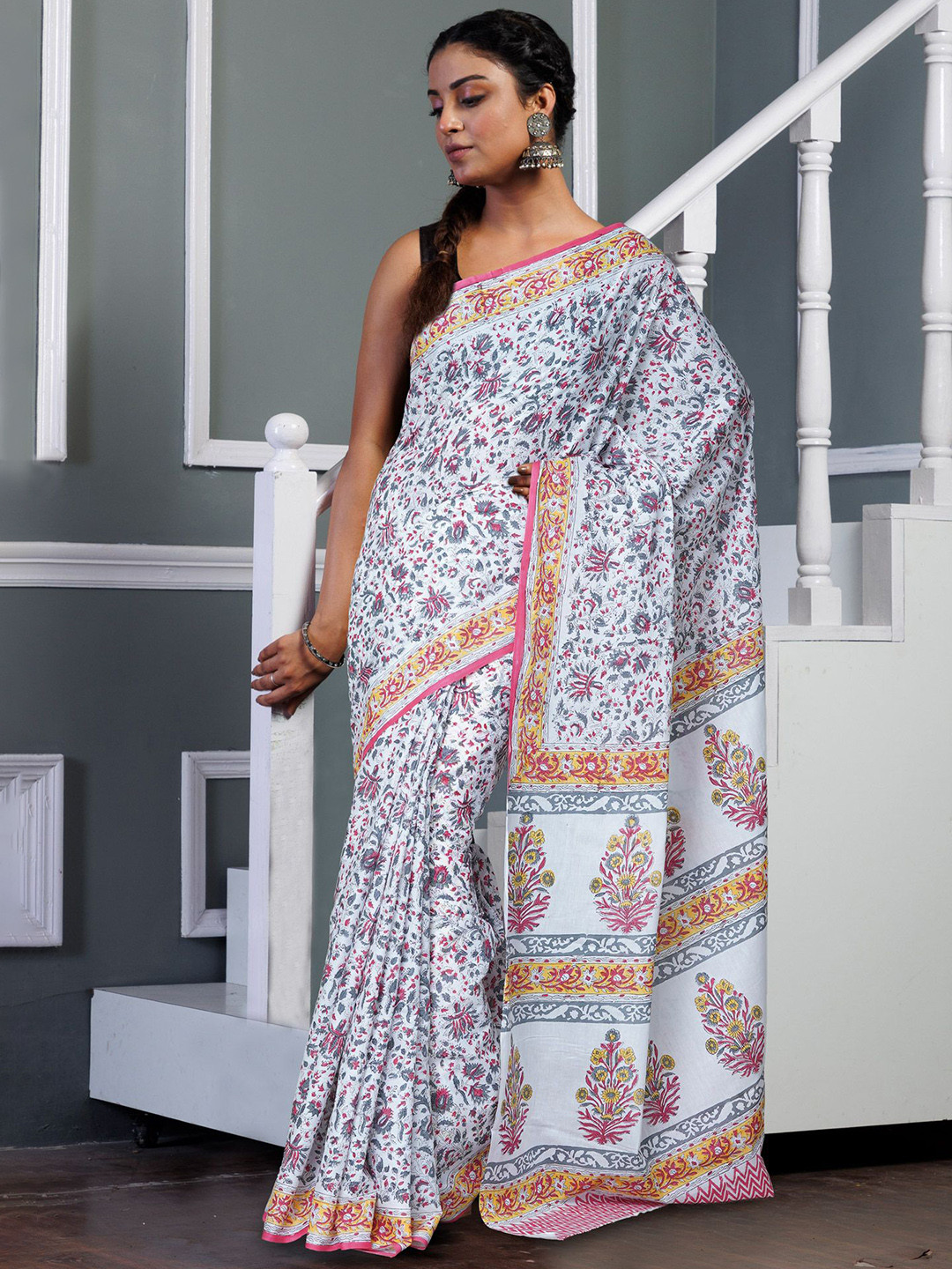 

Unnati Silks Floral Printed Pure Cotton Handloom Block Print Saree, White