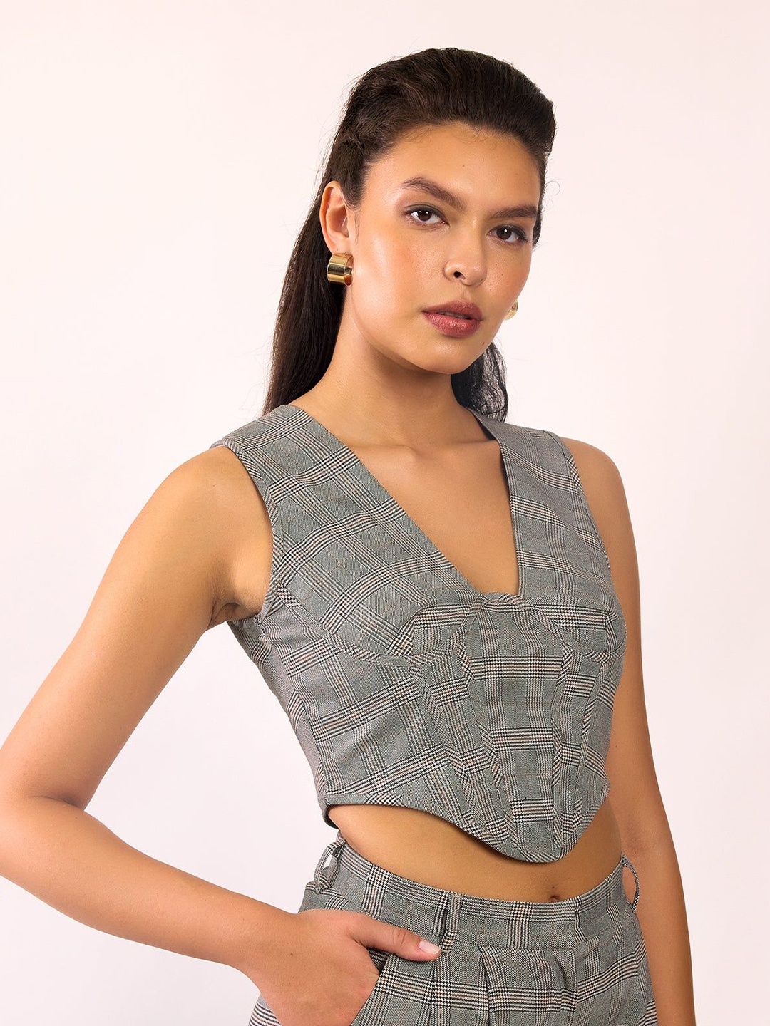 

Virgio Women Rescued Poly Fabric V-Neck Crop Length Checks Sleeveless Top, Grey