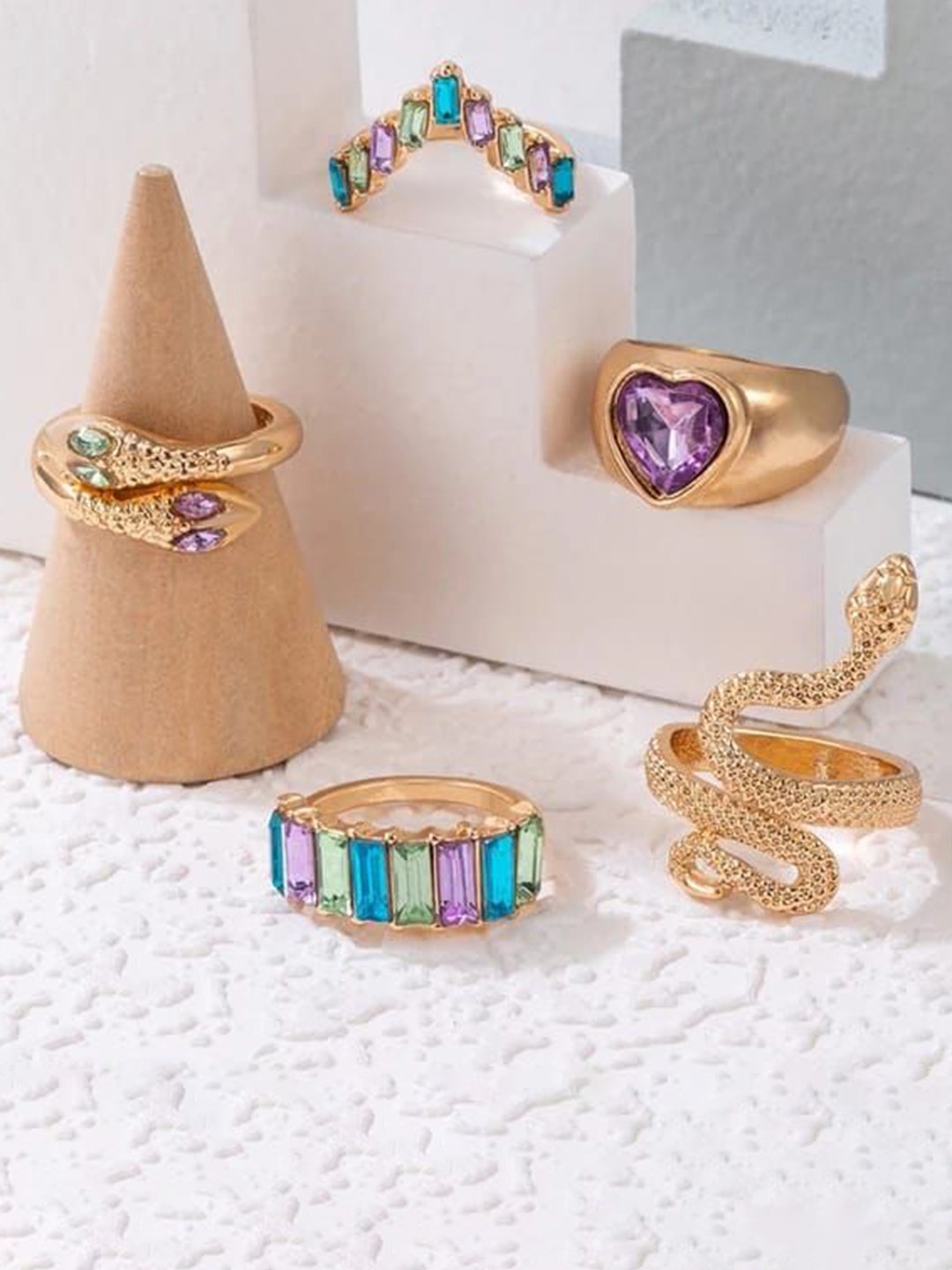 

YU FASHIONS Set Of 5 Stainless Steel Gold-Plated Rhinestone Studded Snake Heart Rings, Silver