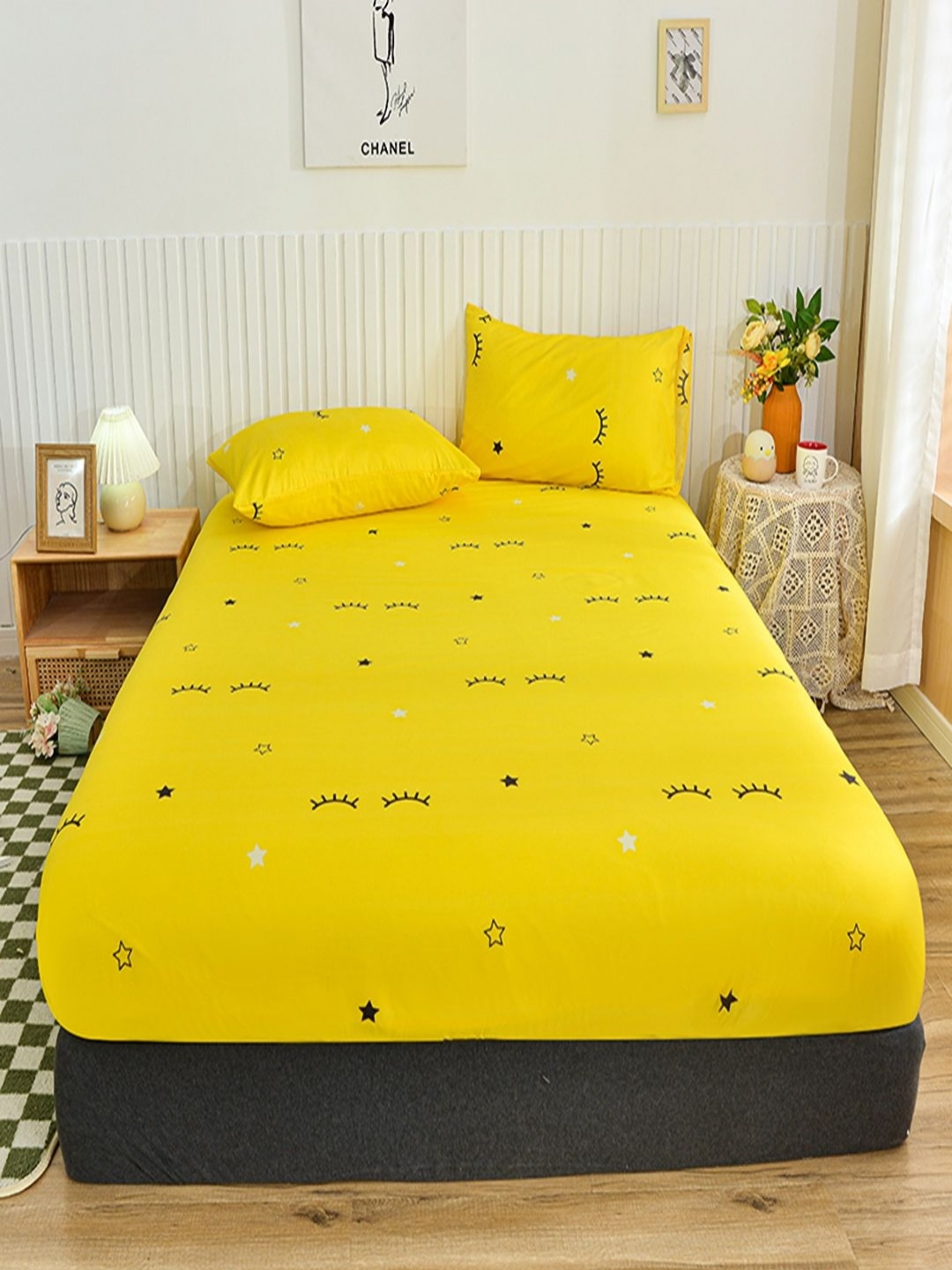 

JC HOME Yellow & Black 140 TC King Bedsheet with 2 Pillow Covers