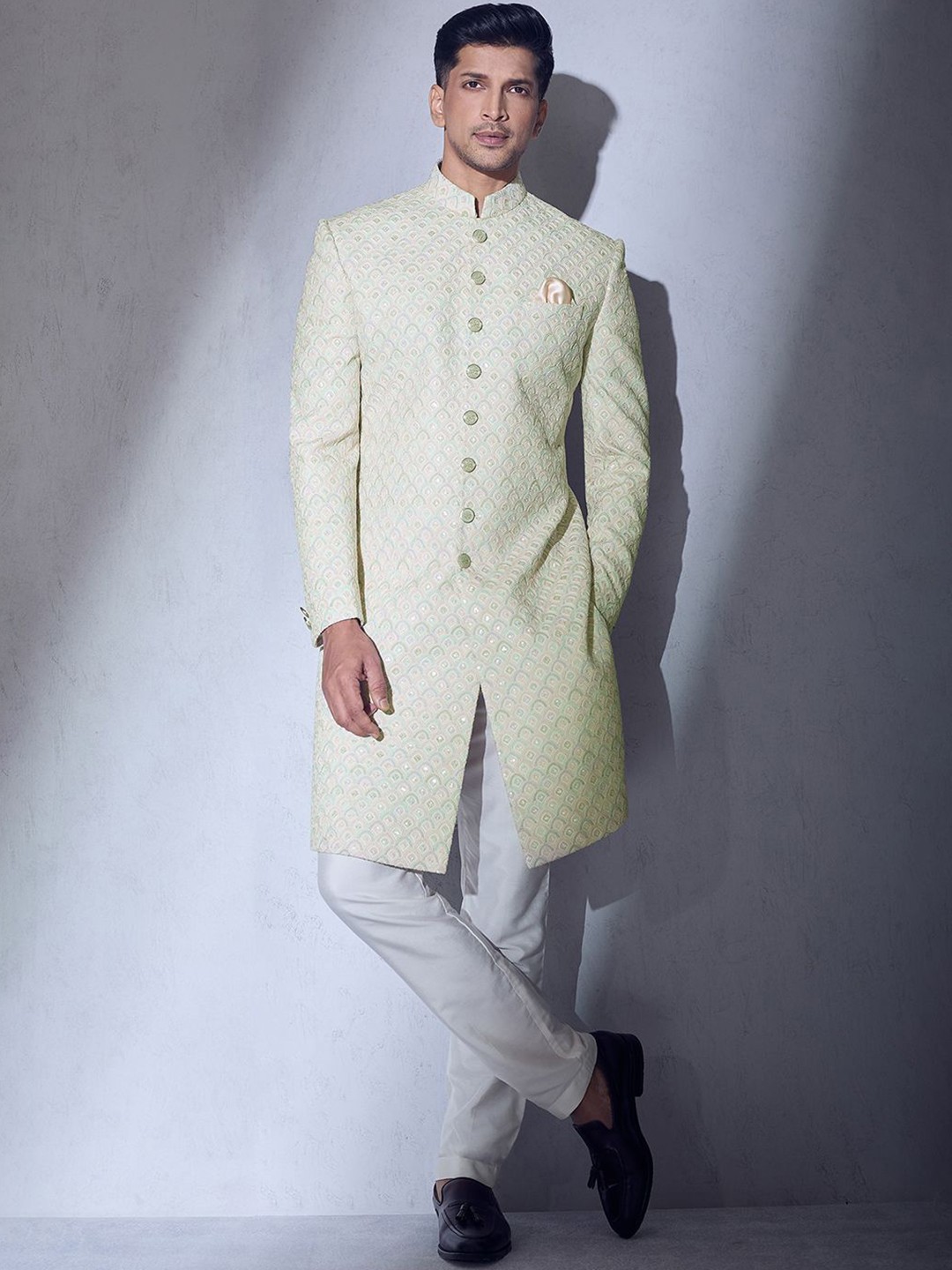 

Alaya Advani Men Embroidered Sherwani Set, Green