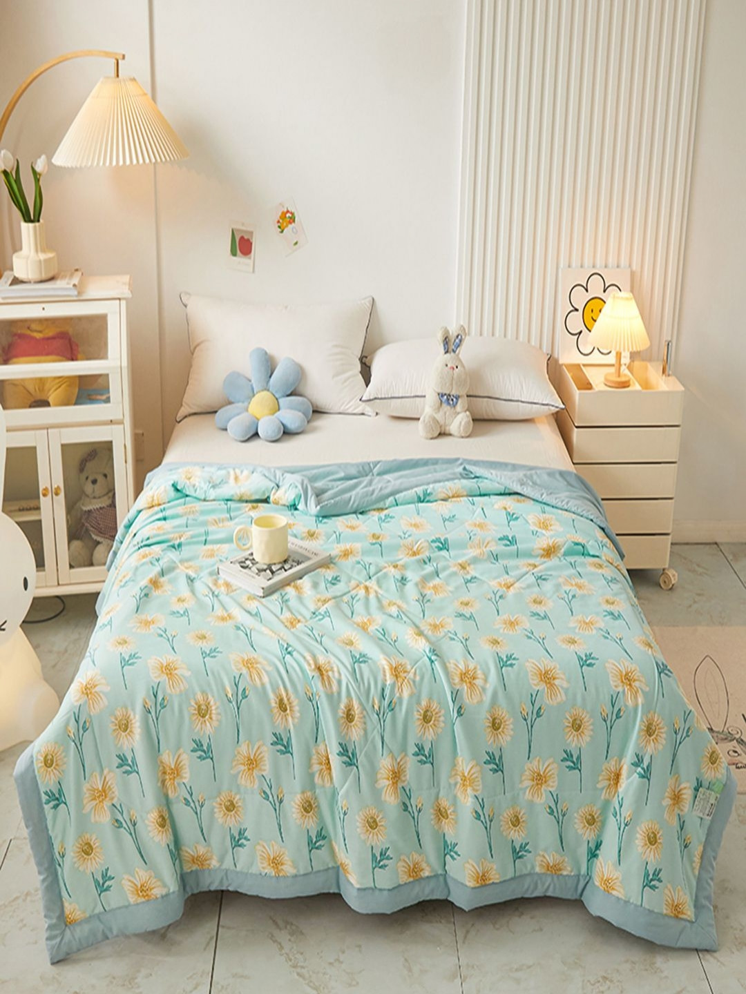 

JC HOME Turquoise Blue & Yellow Floral AC Room 300 GSM Single Bed Quilt