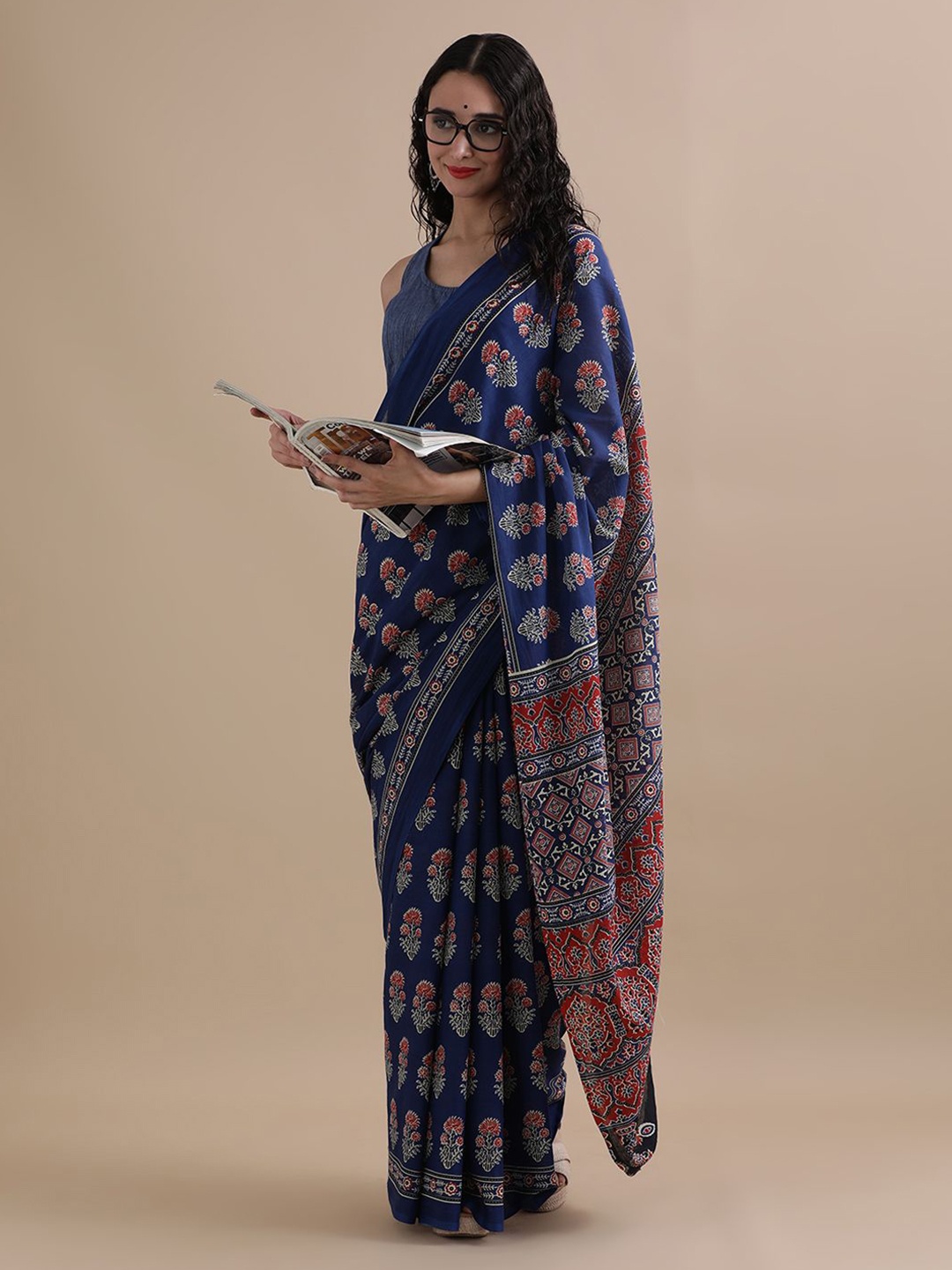

Jaipur Kurti Women Floral Printed Pure Cotton Saree, Navy blue
