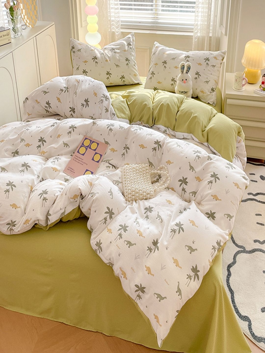 

JC HOME Green & White Self Design Polycotton 3 Piece Double Extra Large Regular Bedding Set