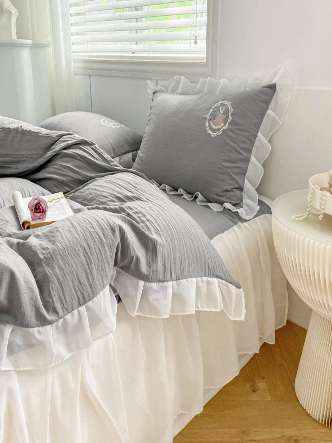 

JC HOME Grey & White Ethnic Motifs Polycotton 3 Piece Double King Regular Bedding Set