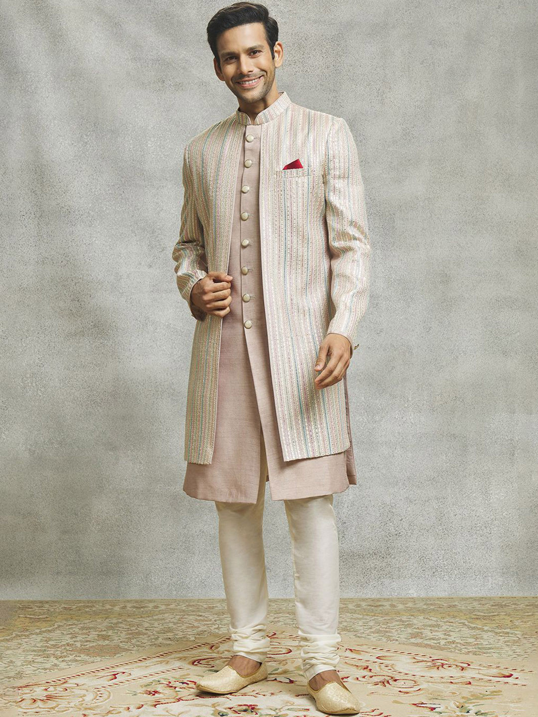 

Alaya Advani Men Embroidered Relaxed Fit Sherwani Set, Beige