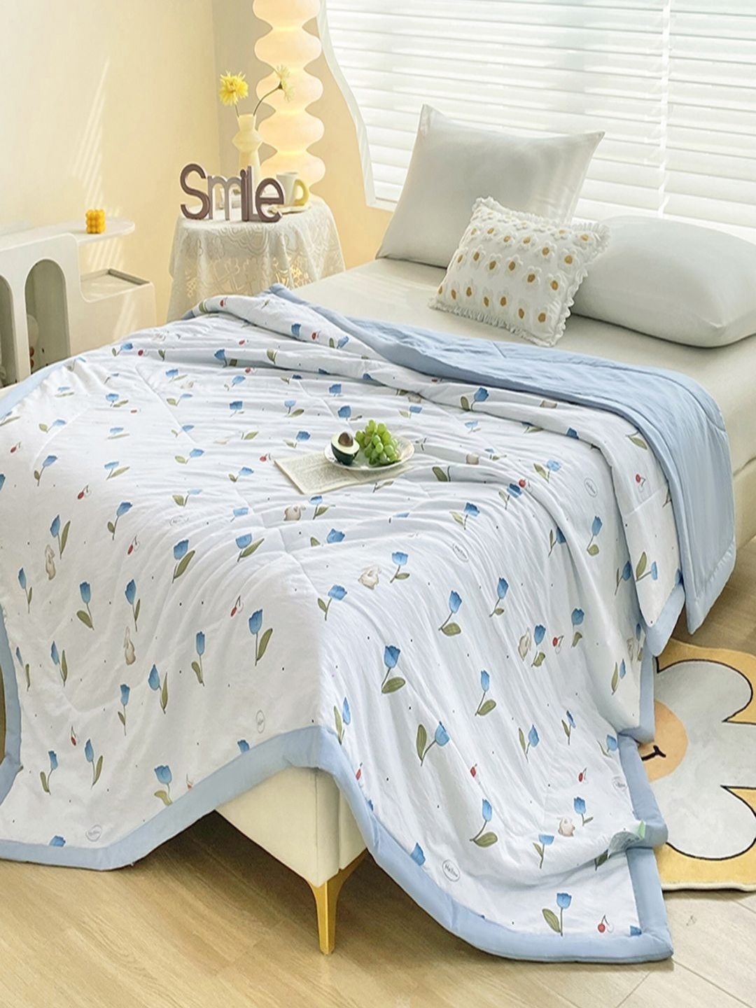

JC HOME White & Blue Floral AC Room 300 GSM Double Bed Quilt