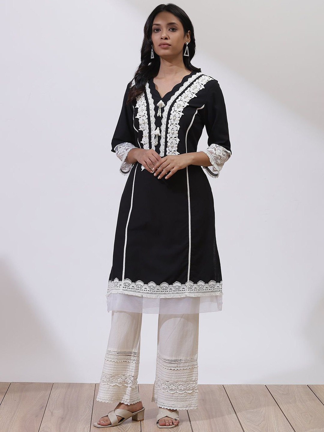 

Lakshita Floral Embroidered Beads and Stones Straight Kurta, Black
