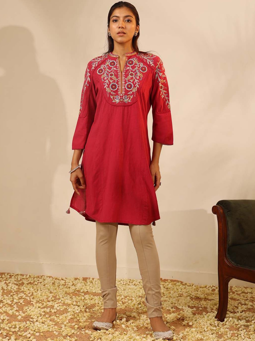 

Lakshita Floral Embroidered Thread Work Mandarin Collar Straight Kurta, Red