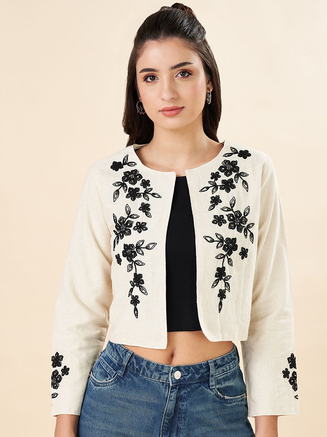 

AKKRITI BY PANTALOONS Women Floral Crop Tailored Jacket with Embroidered, White