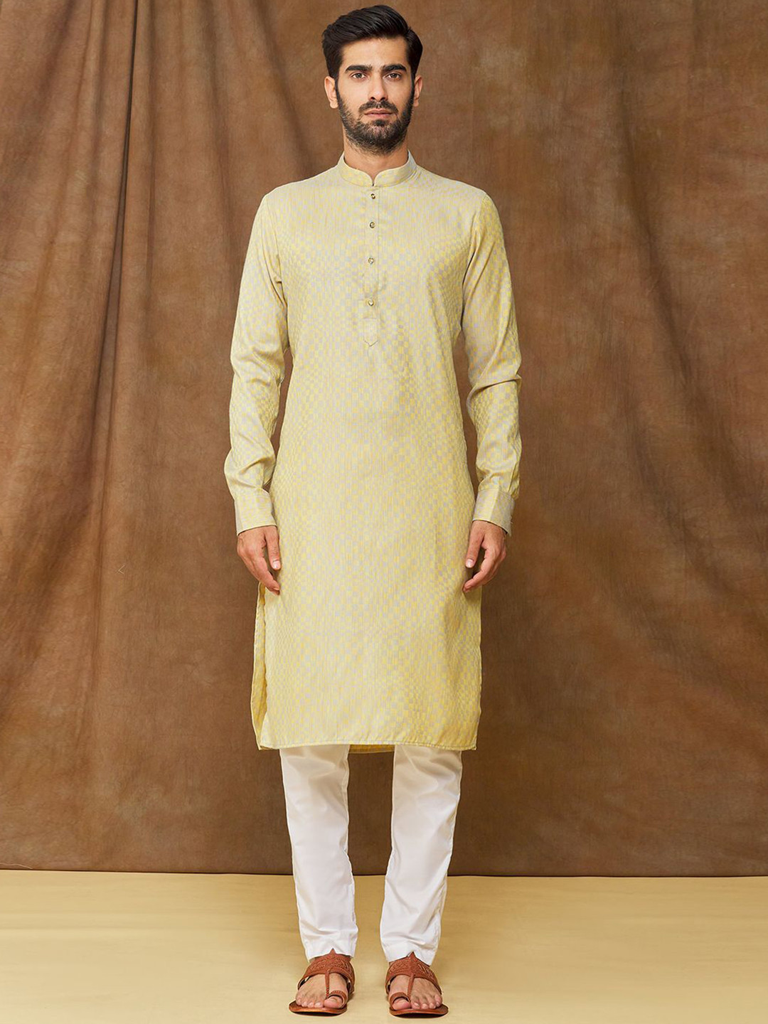 

Samyukta Singhania Men Printed Regular Kurta with Trousers, Yellow