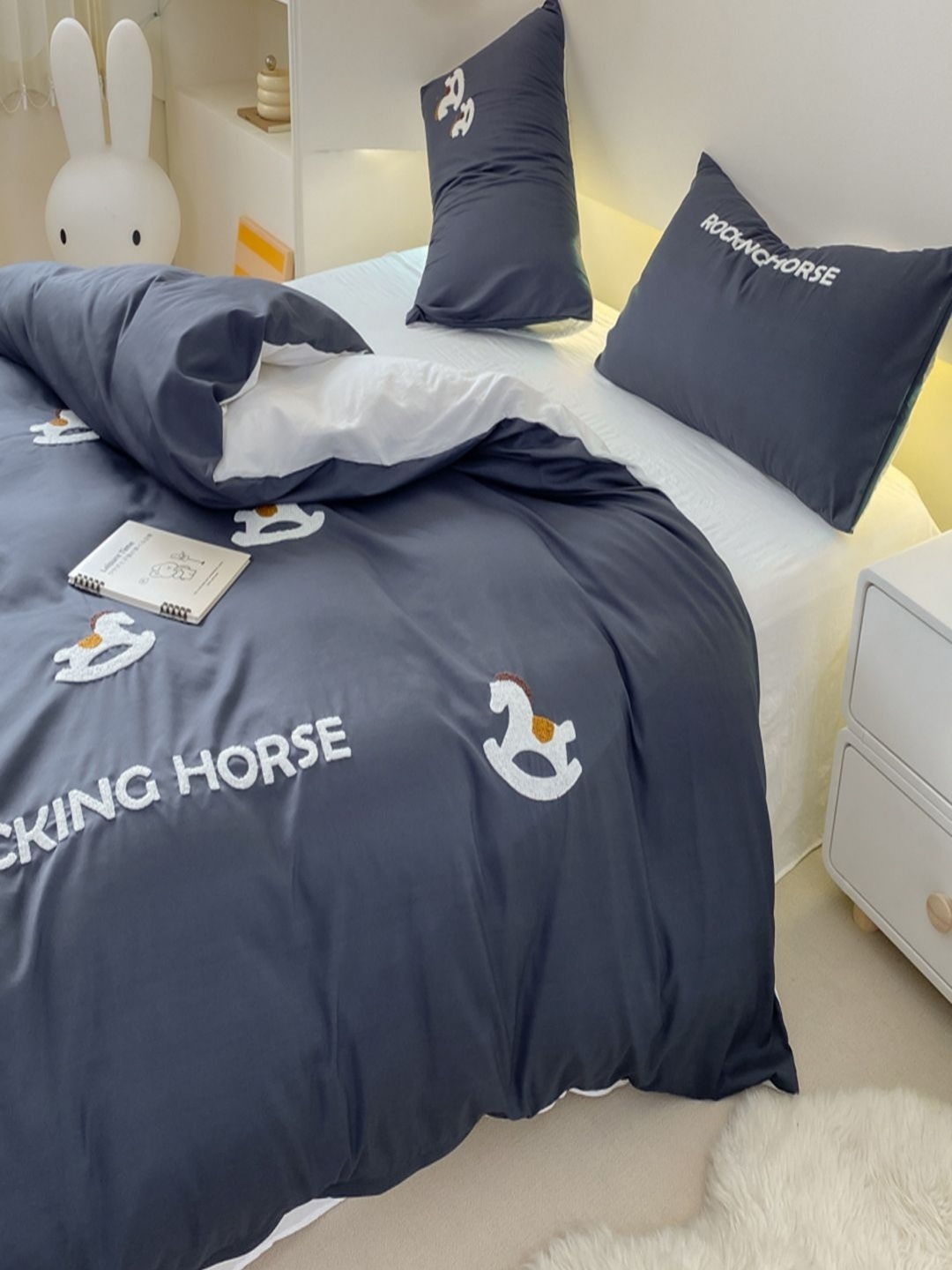 

JC HOME White & Grey Self Design Polycotton 3 Piece Single Regular Bedding Set