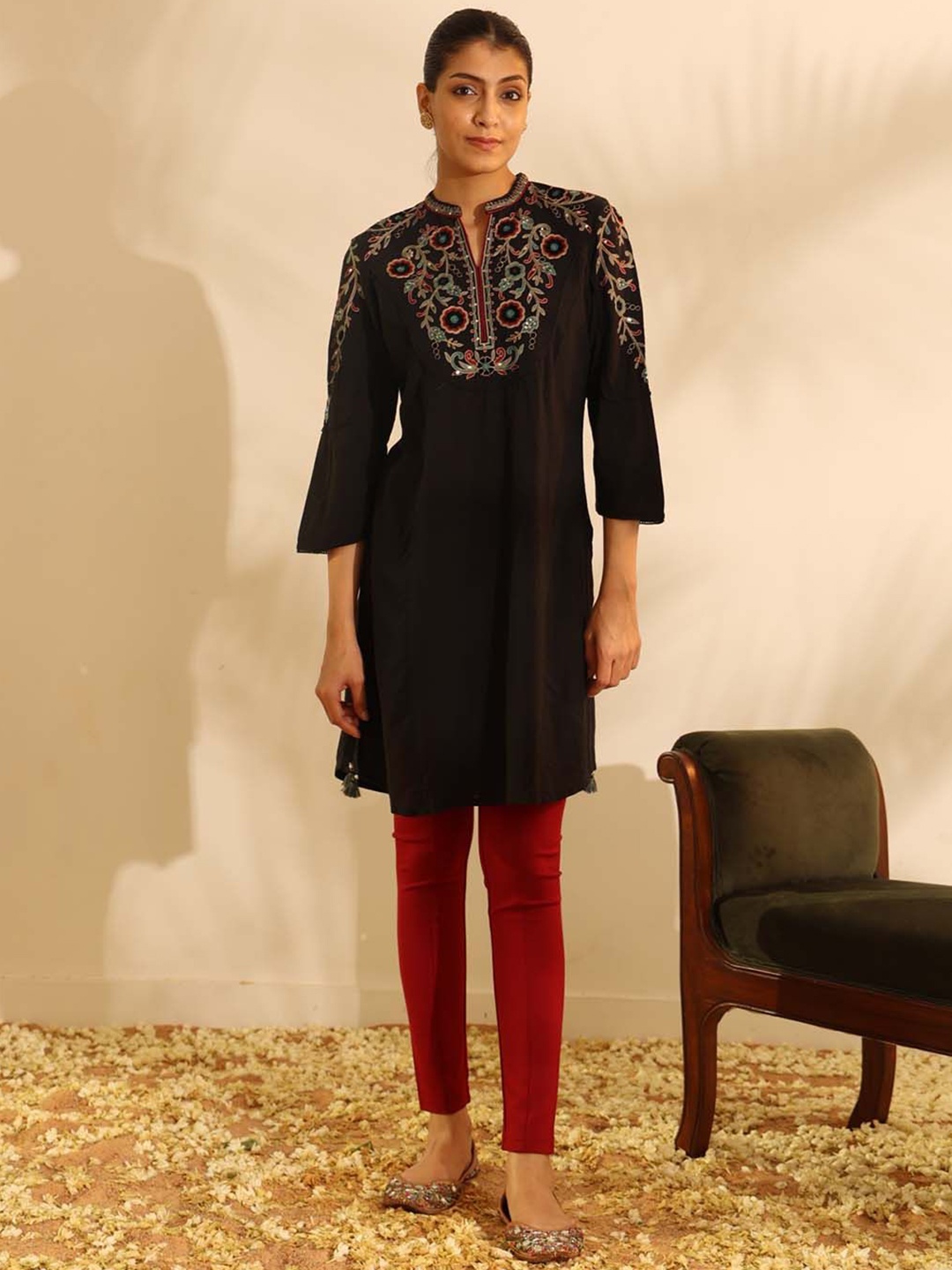 

Lakshita Floral Embroidered Mandarin Collar Thread Work Straight Kurta, Black