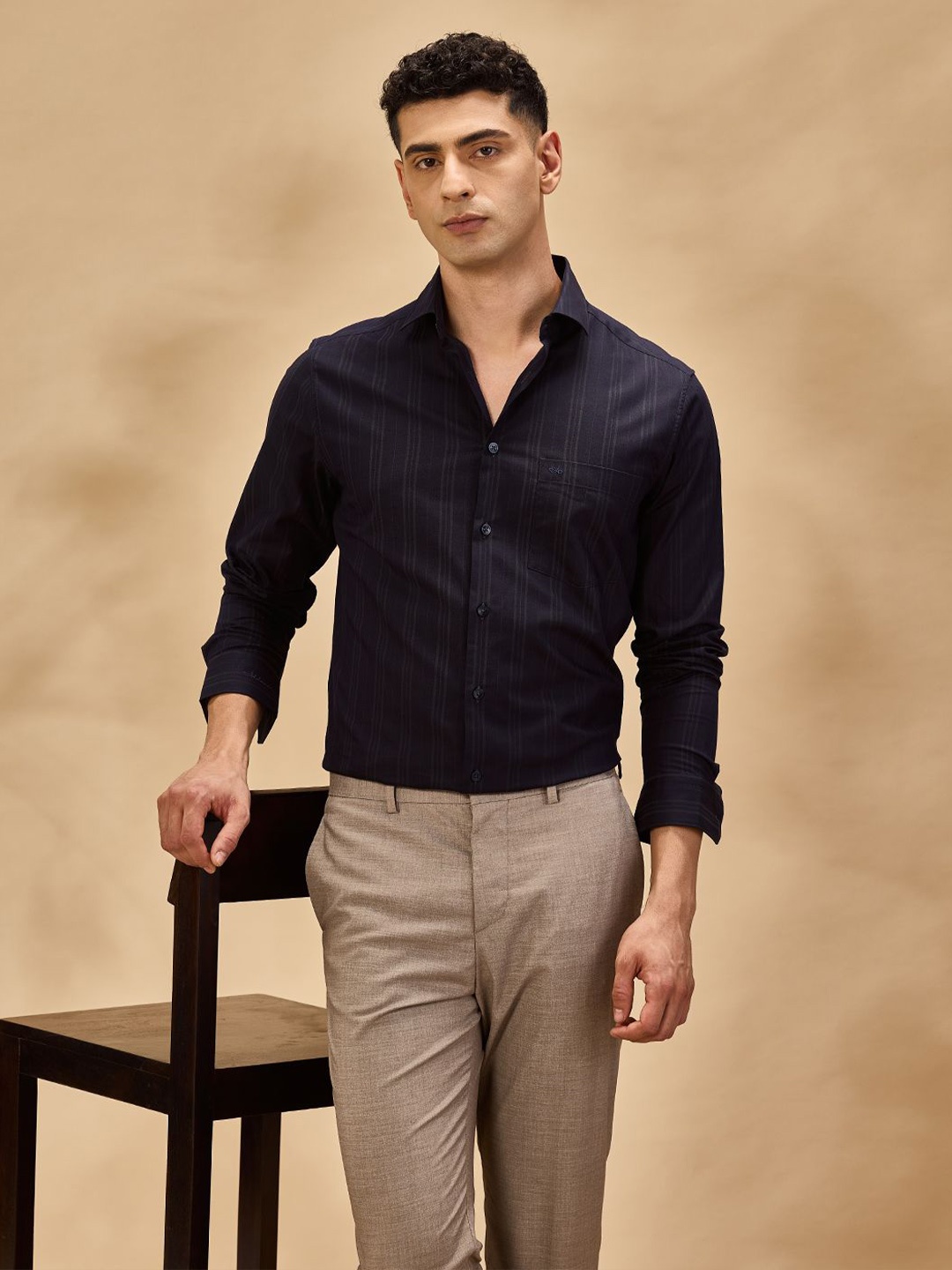 

Aldeno Men Standard Spread Collar Vertical Striped Cotton Casual Shirt, Navy blue